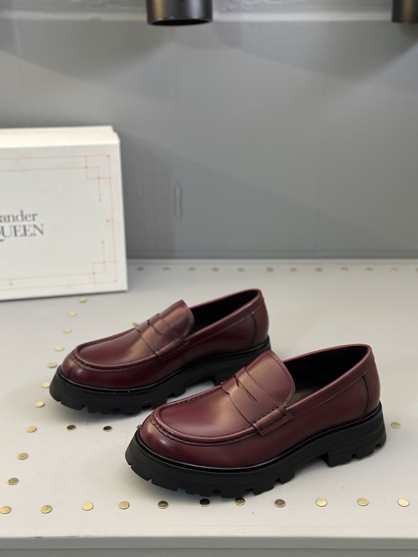 - Nuevo - MQ McQueen 2025 nuevos zapatos derby de cuero para hombre, compró la réplica exacta origin