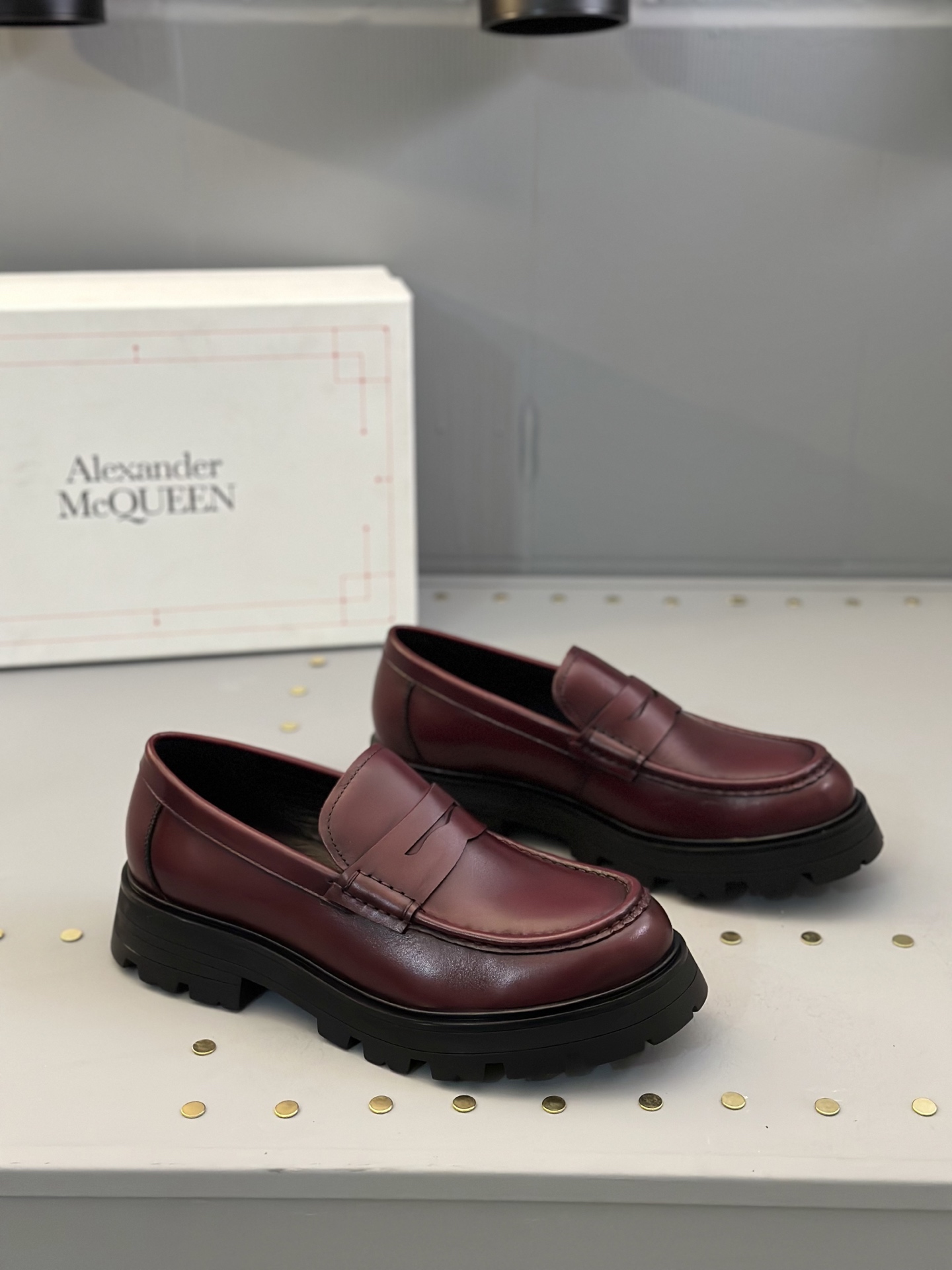 - Nuevo - MQ McQueen 2025 nuevos zapatos derby de cuero para hombre, compró la réplica exacta origin