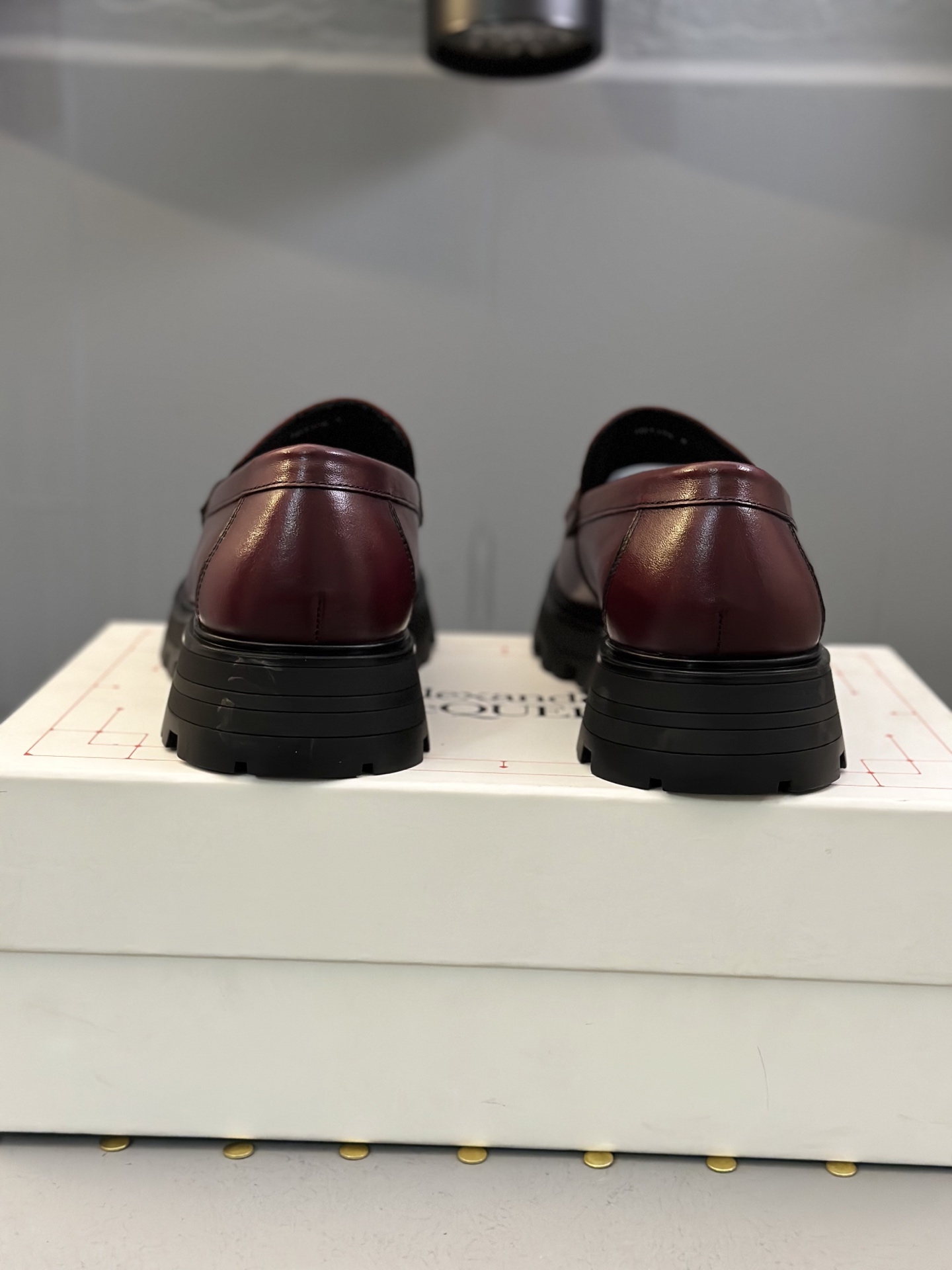 - Nuevo - MQ McQueen 2025 nuevos zapatos derby de cuero para hombre, compró la réplica exacta origin