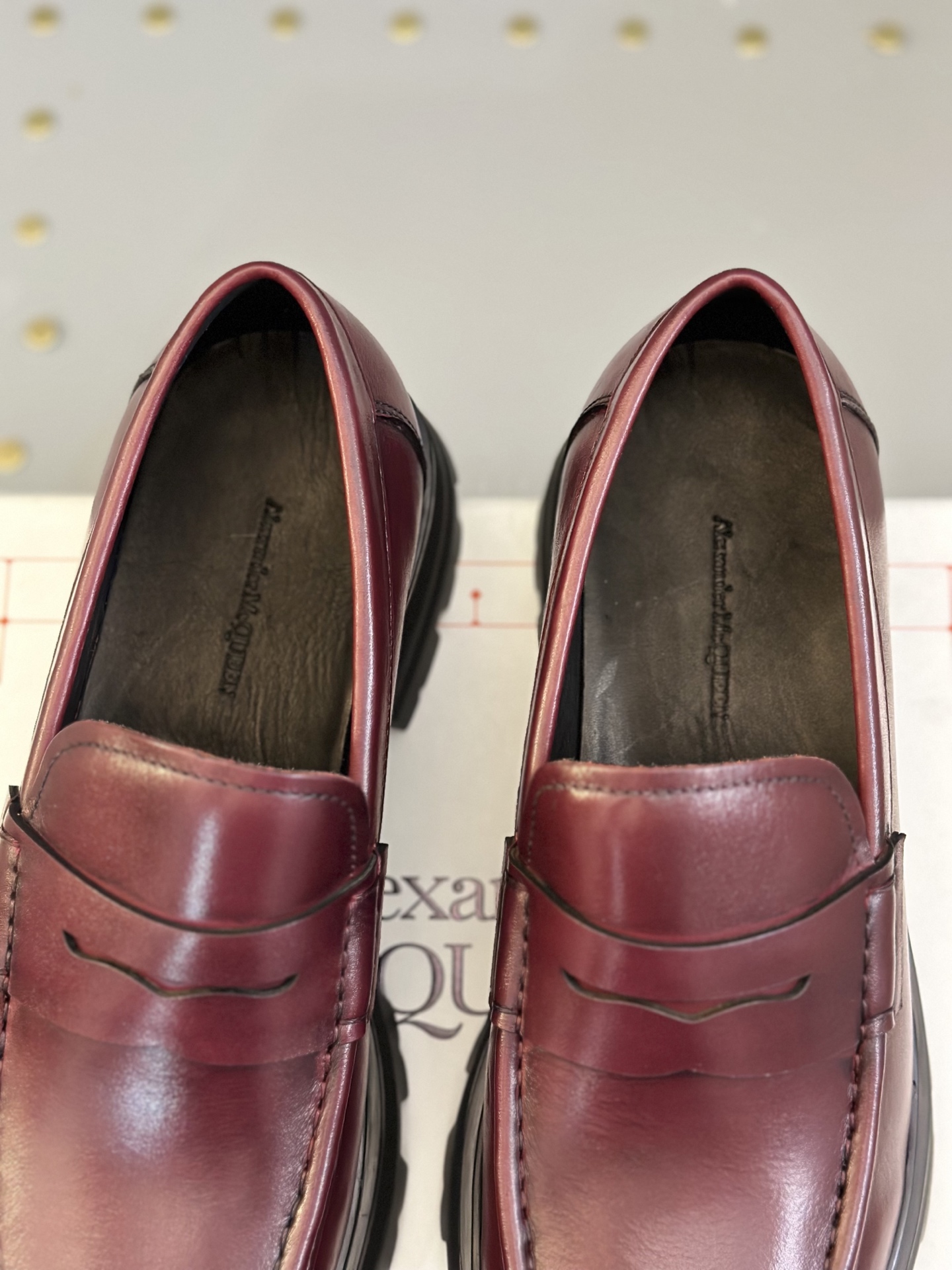 - Nuevo - MQ McQueen 2025 nuevos zapatos derby de cuero para hombre, compró la réplica exacta origin