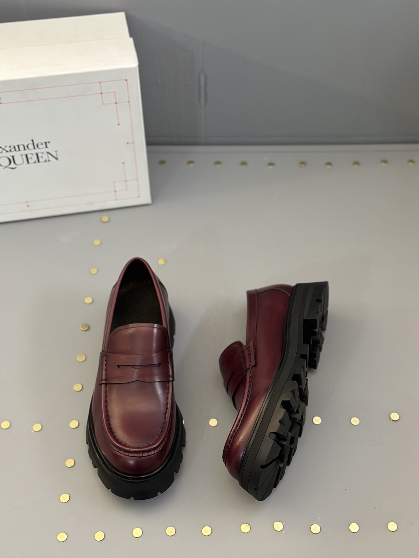 - Nuevo - MQ McQueen 2025 nuevos zapatos derby de cuero para hombre, compró la réplica exacta origin