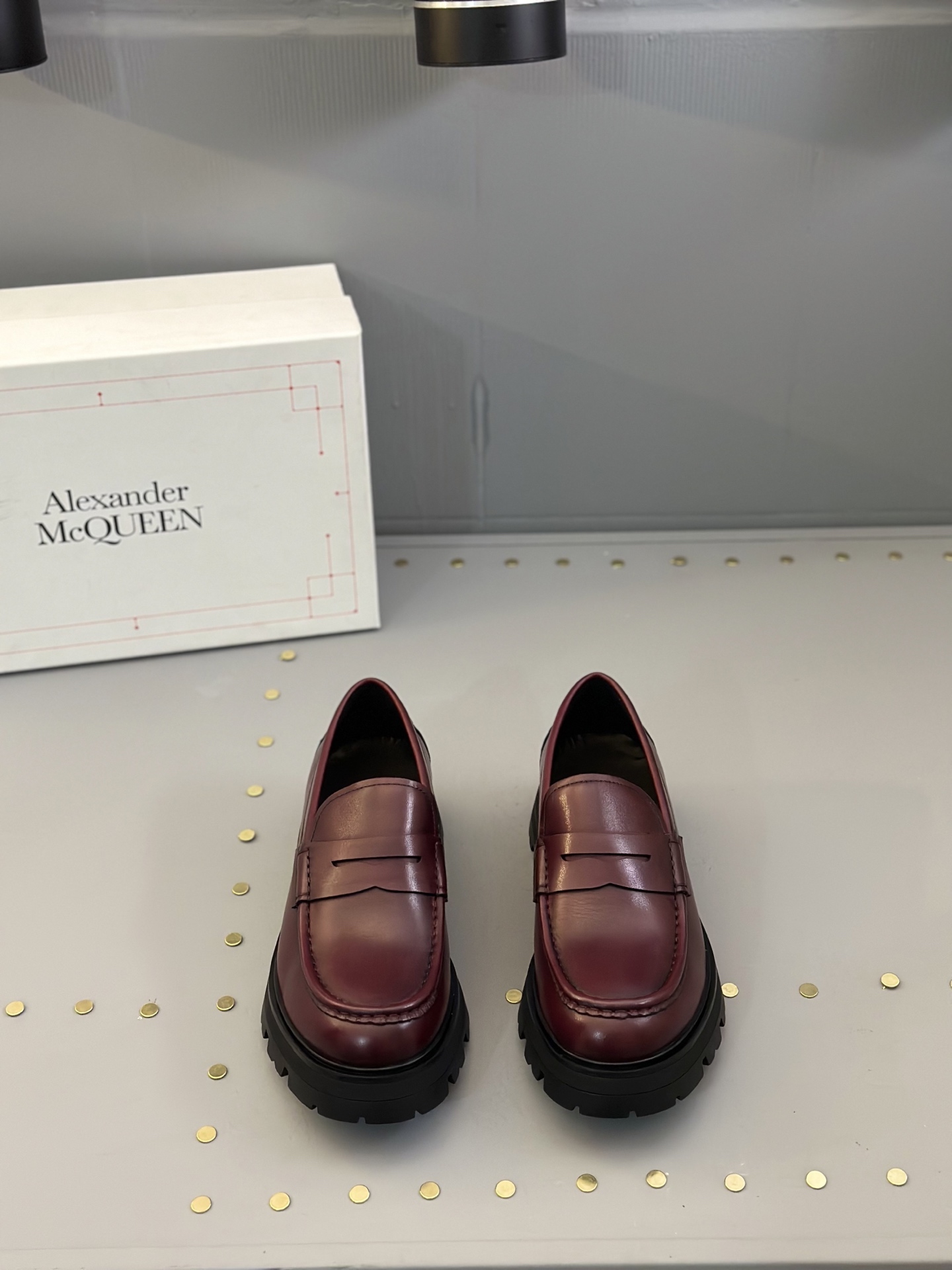 - Nuevo - MQ McQueen 2025 nuevos zapatos derby de cuero para hombre, compró la réplica exacta origin
