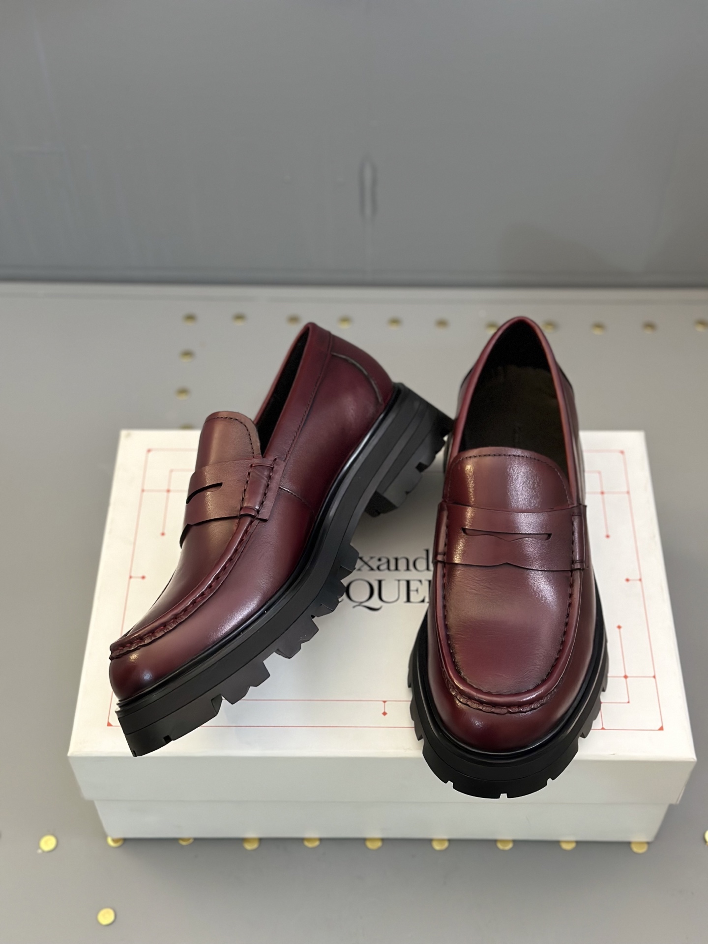 - Nuevo - MQ McQueen 2025 nuevos zapatos derby de cuero para hombre, compró la réplica exacta origin