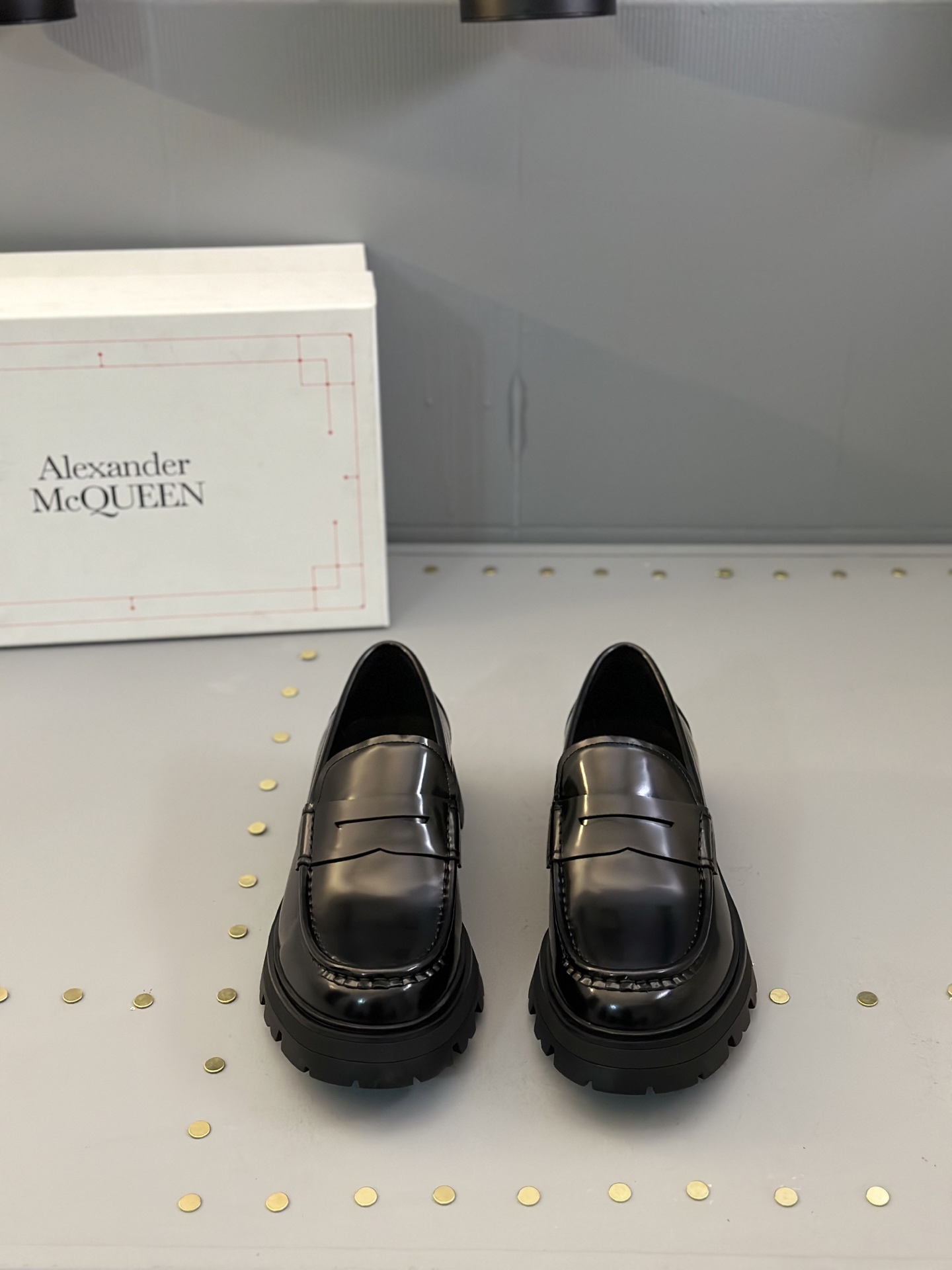 - Nuevo - MQ McQueen 2025 nuevos zapatos derby de cuero para hombre, compró la réplica exacta origin