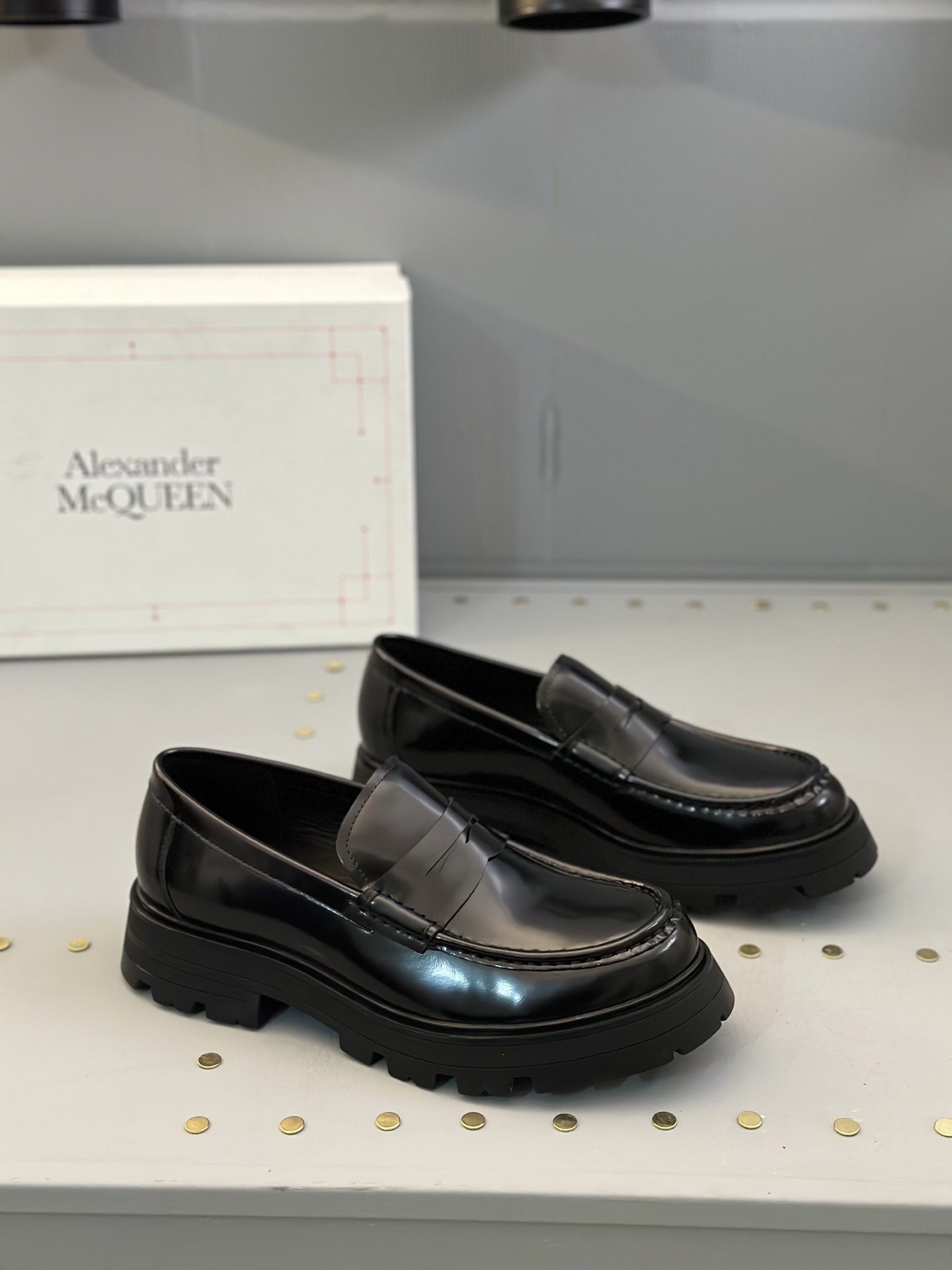 - Nuevo - MQ McQueen 2025 nuevos zapatos derby de cuero para hombre, compró la réplica exacta origin