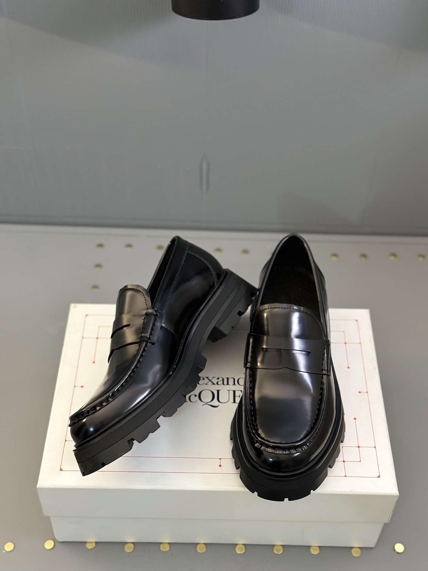 - Nuevo - MQ McQueen 2025 nuevos zapatos derby de cuero para hombre, compró la réplica exacta origin