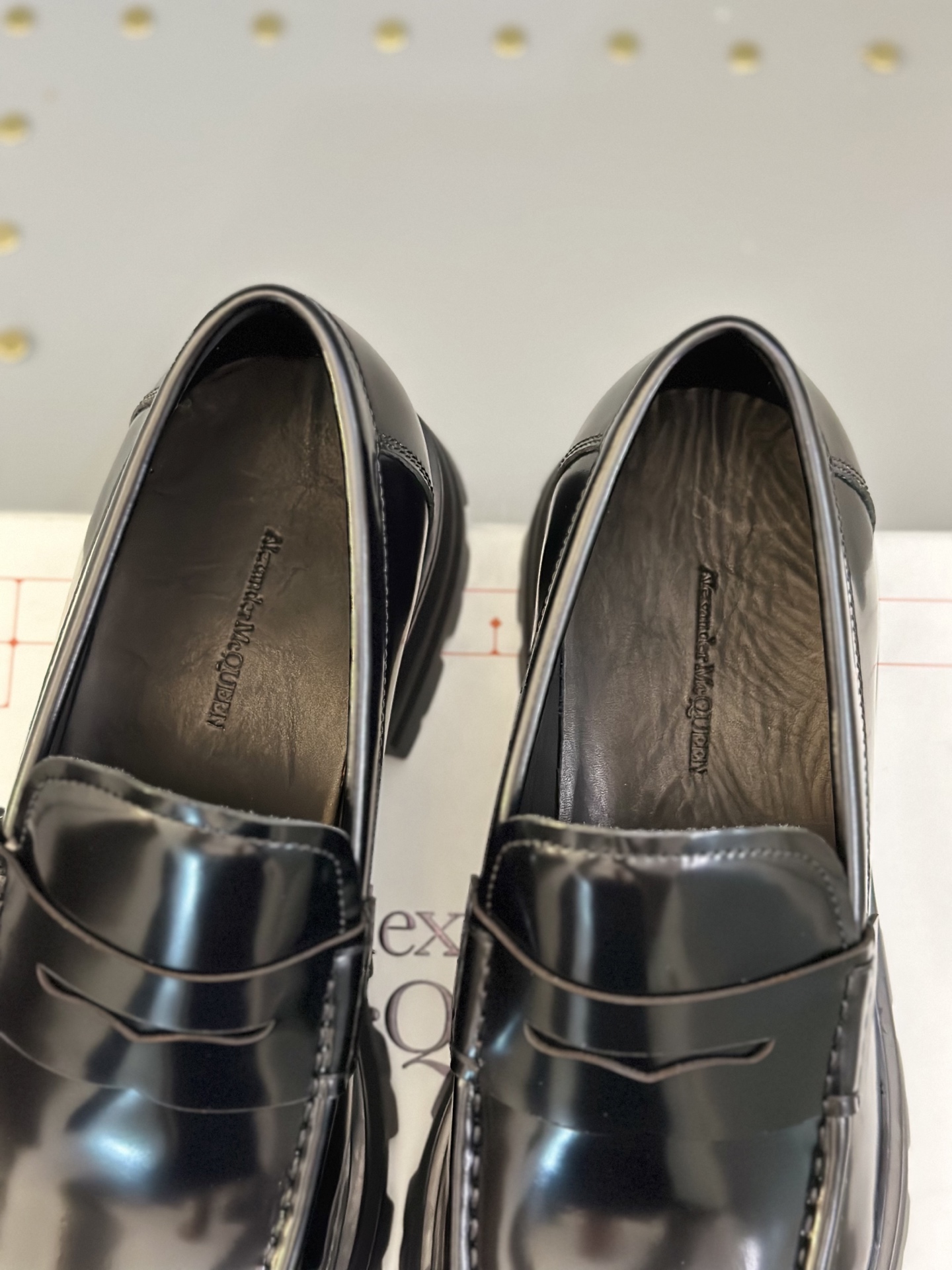 - Nuevo - MQ McQueen 2025 nuevos zapatos derby de cuero para hombre, compró la réplica exacta origin