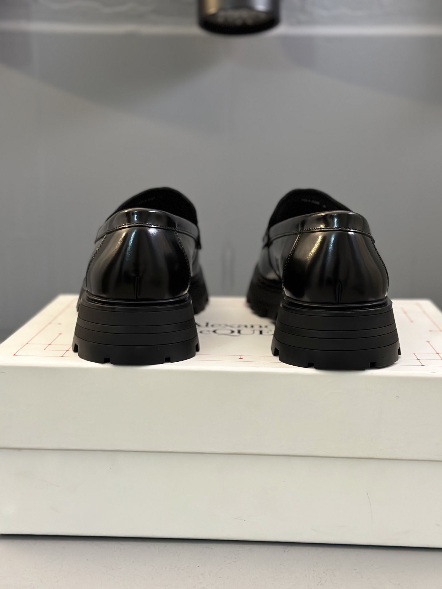 - Nuevo - MQ McQueen 2025 nuevos zapatos derby de cuero para hombre, compró la réplica exacta origin