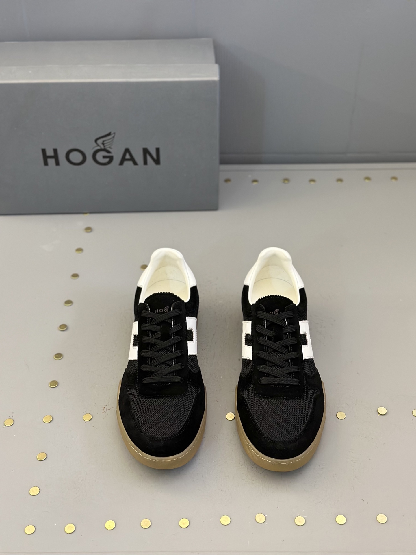 NO:272295,【HOGAN】Hogan - High-end quality Original single - Imported upper Napa calfskin, tongue, shoe mouth, thickened memory foam, increase comfort - Neil brand canvas - Outsole ultra-light TPU·rubber; Two-color molded outsole - Ultra-high quality control, fine workmanship. Highlight (high-end, noble, grade) -Size 39-44 (45, custom made),,hogan,cowhide19860909【HOGAN】霍根 -高端品质 原单 -鞋面进口纳帕小牛皮、鞋舌.鞋口.加厚记忆海绵.增加舒适性 -内里品牌帆布 -大底超轻TPU·橡胶; 双色成型大底 -超高品控·做工精细.凸显(高端·贵气·档次) -Size 39-44（45,可订做),,hogan,cowhide,Men's shoes