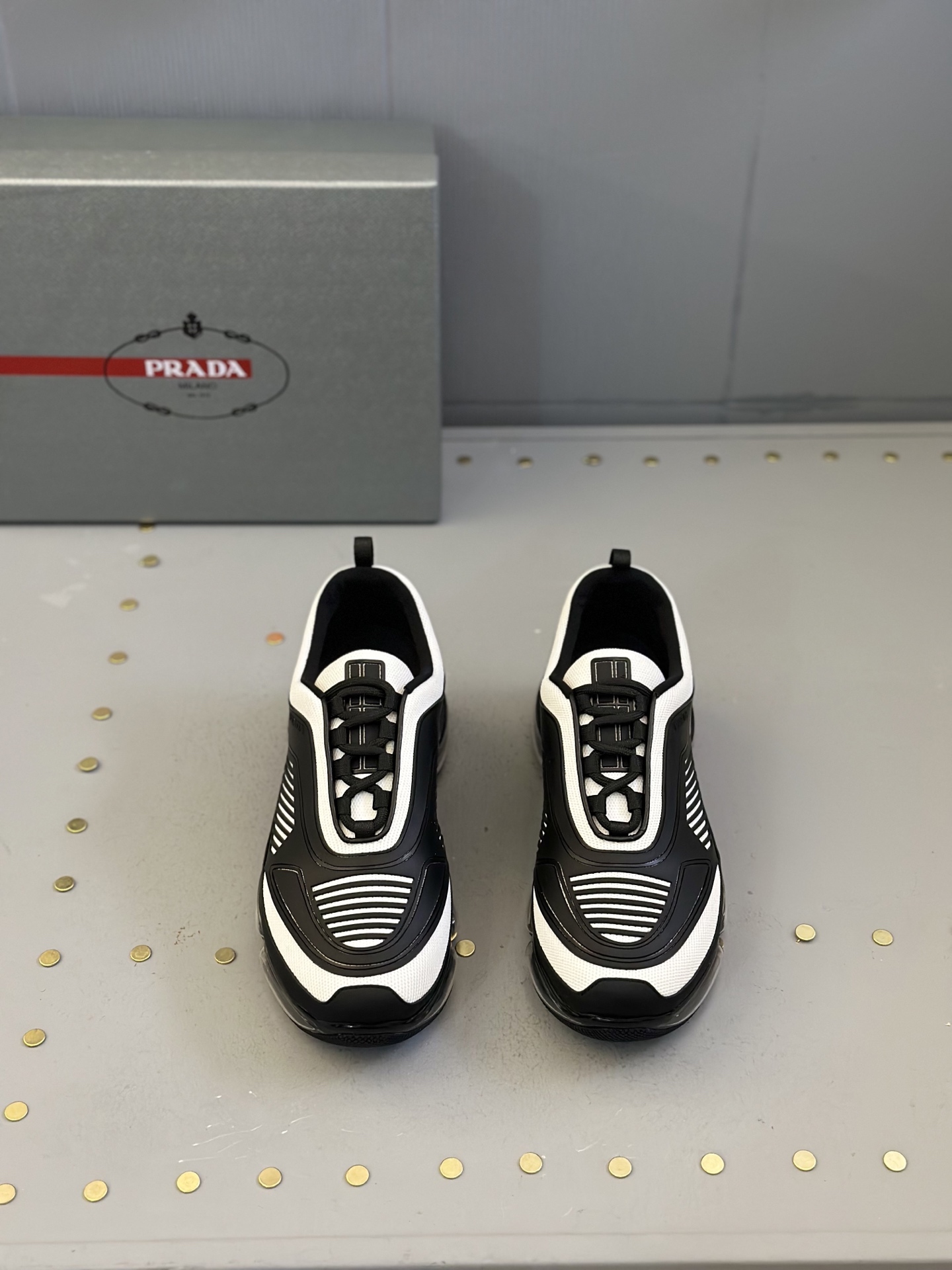 NO:272965,【PRADA】Prada - High-end quality Original single casual sneakers - upper silk calfskin, brand net canvas, shoe body brand metal fasteners, shoe body brand plastic module - inner water dye cowhide - outsole ultra-light air cushion - ultra-high quality control · fine workmanship highlights (high-end, noble, grade) -Size 39-44 (38.45, custom made)·,,prada,prada,sneakers,cowhide19860909【PRADA】普拉达 -高端品质 原单休闲运动鞋 -鞋面丝绸小牛皮、品牌网帆布、鞋身品牌金属扣件、鞋身品牌塑胶模块 -内里水染牛皮 -大底超轻气垫 -超高品控·做工精细凸显(高端·贵气·档次) -Size 39-44（38.45,可订做)·,,prada,prada,sneakers,cowhide,Men's shoes