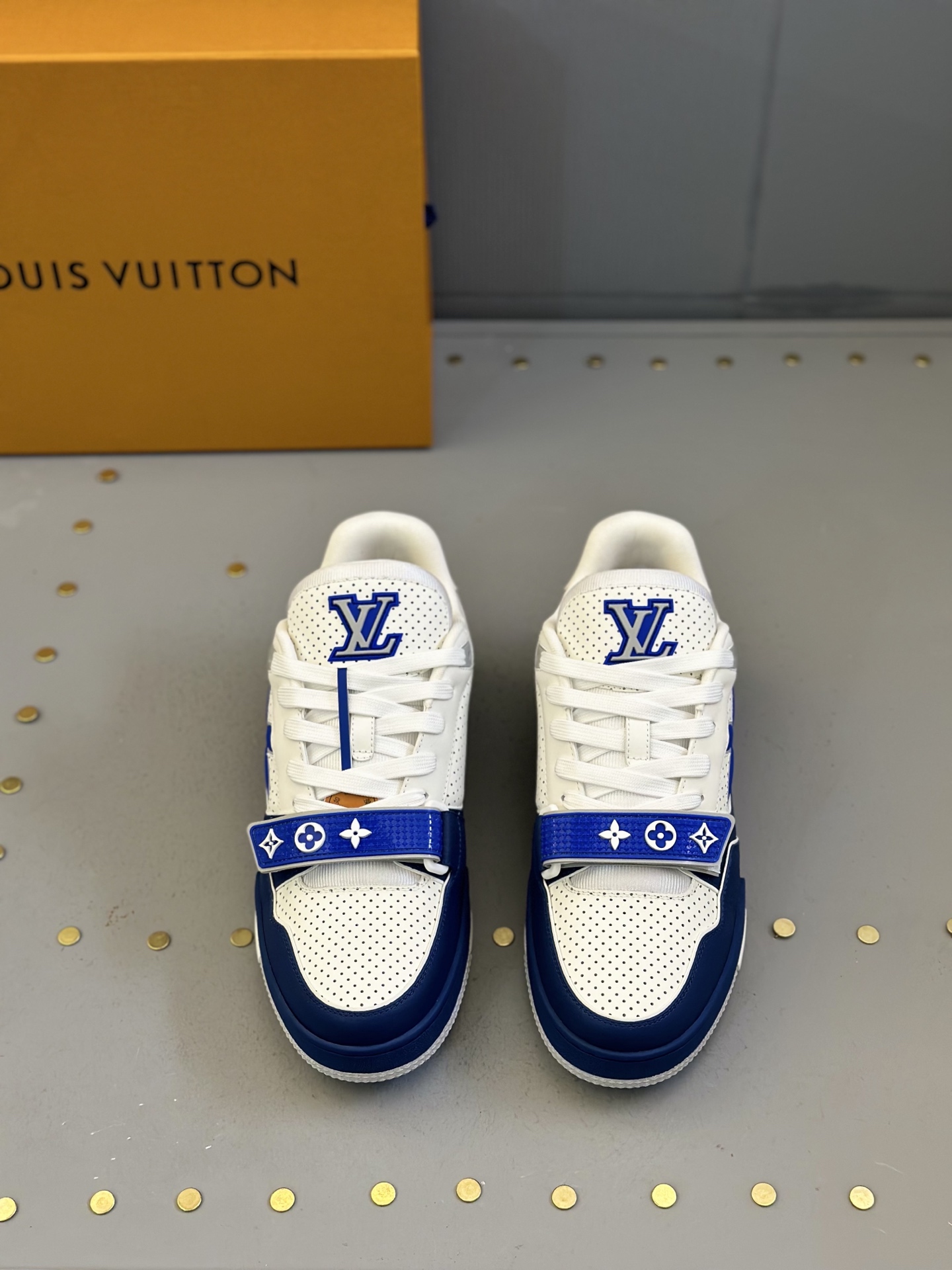 NO:273785,Top version [LOUIS VUITTON) (original list) new LV Louis Vuitton * - Top version LV classic trendy shoes!  Choose imported original interior. Original wear-resistant and lightweight TPU bottom!  High-quality quality!  A variety of colors are available, code count 39-45 (38 46 can be customized), louis vuitton, louis vuitton, louis vuitton19860909顶级版本【LOUIS VUITTON）（原单）新款LV路易威登 *——顶级版本 LV经典潮鞋！选用进口原版内里.原版耐磨轻便TPU大底！高品质精品！多款颜色可选,码数39-45（38 46可以定做）,,louis vuitton,louis vuitton,louis vuitton,Men's shoes