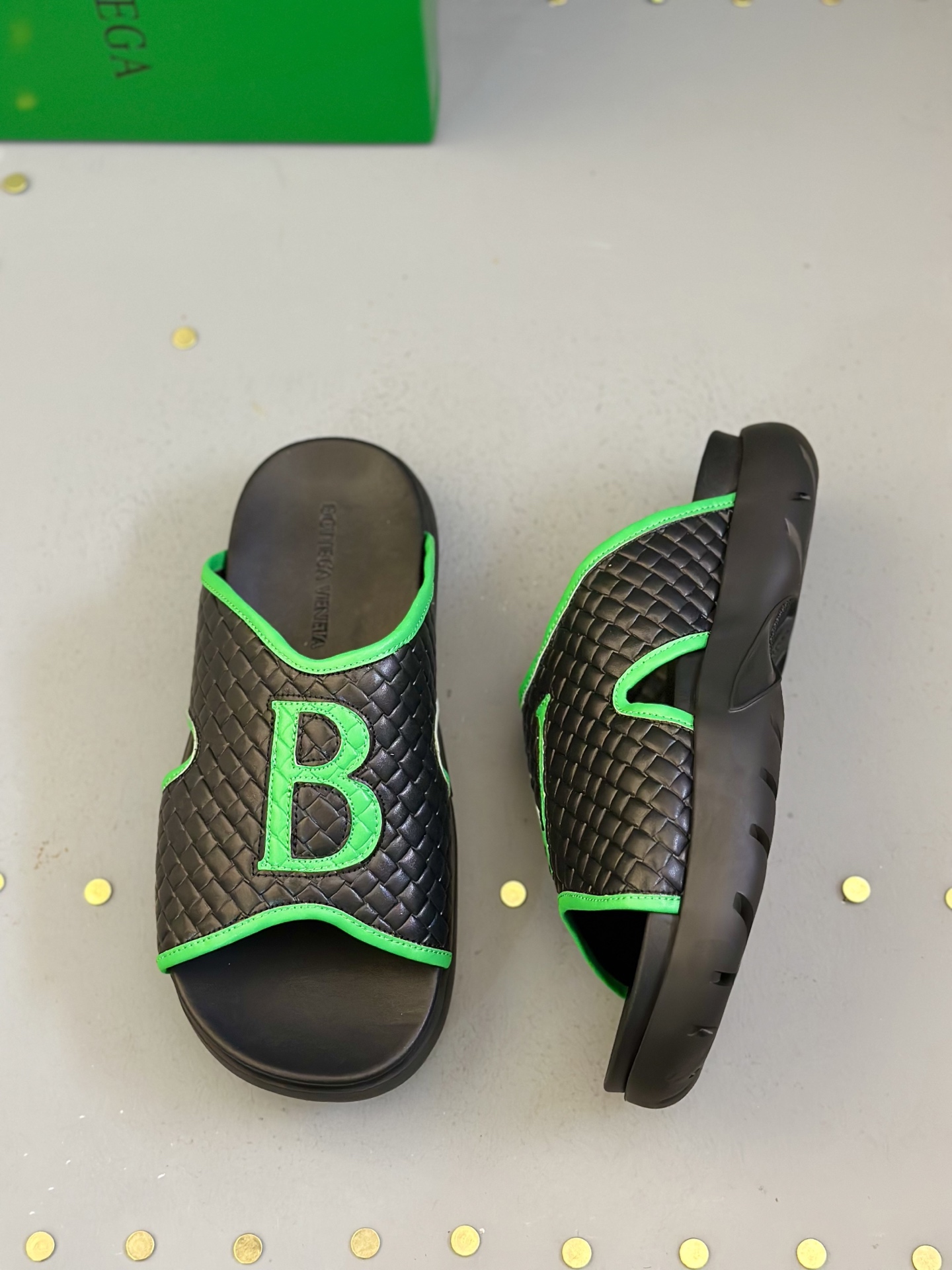 BOTTEGA VENETA Men's Leather Sandals with BV Logo - Street Style Spring/Summer 4 i1742121371787 9642 0 2