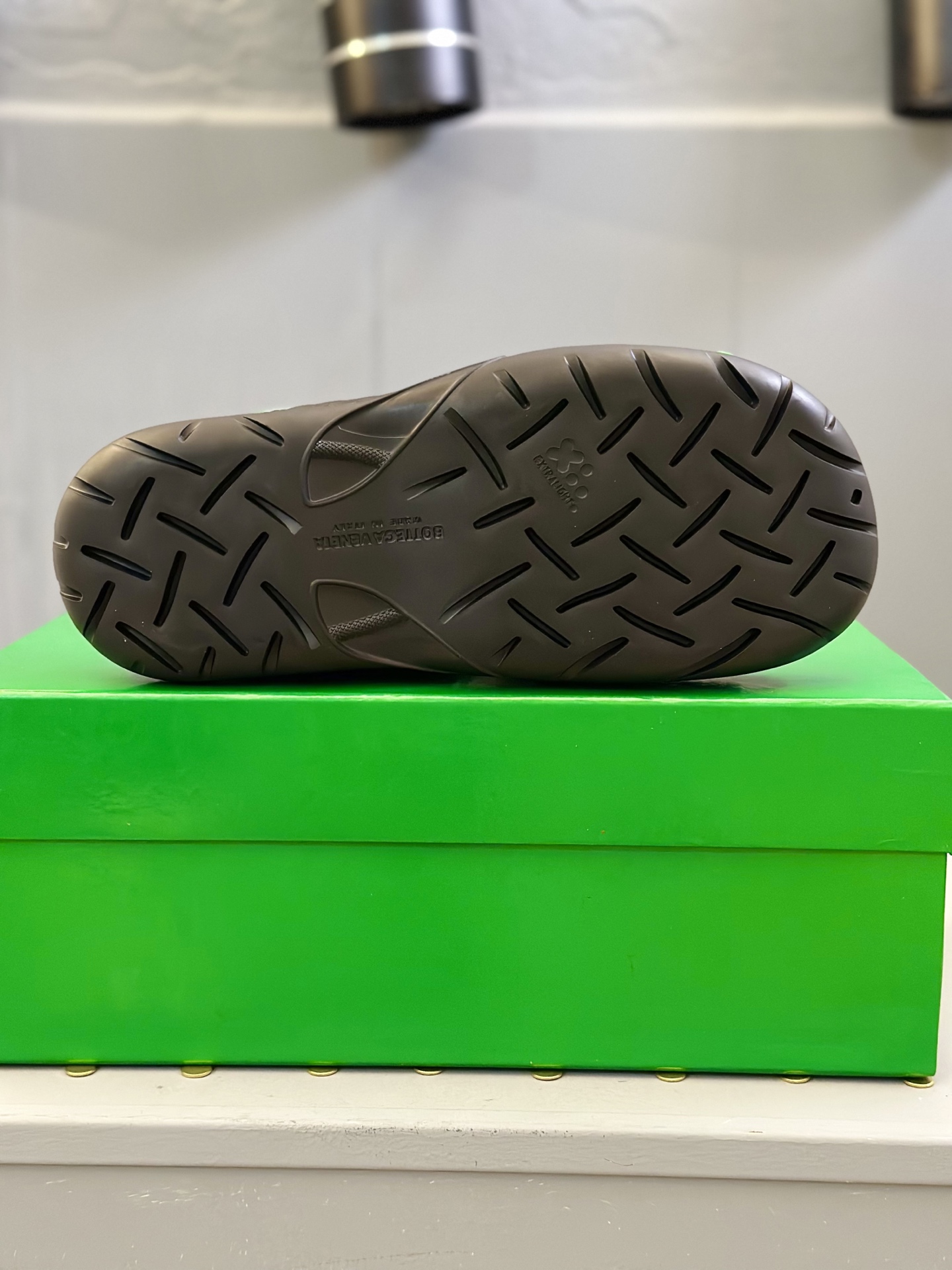 BOTTEGA VENETA Men's Leather Sandals with BV Logo - Street Style Spring/Summer 10 i1742121377551 6962 0 8