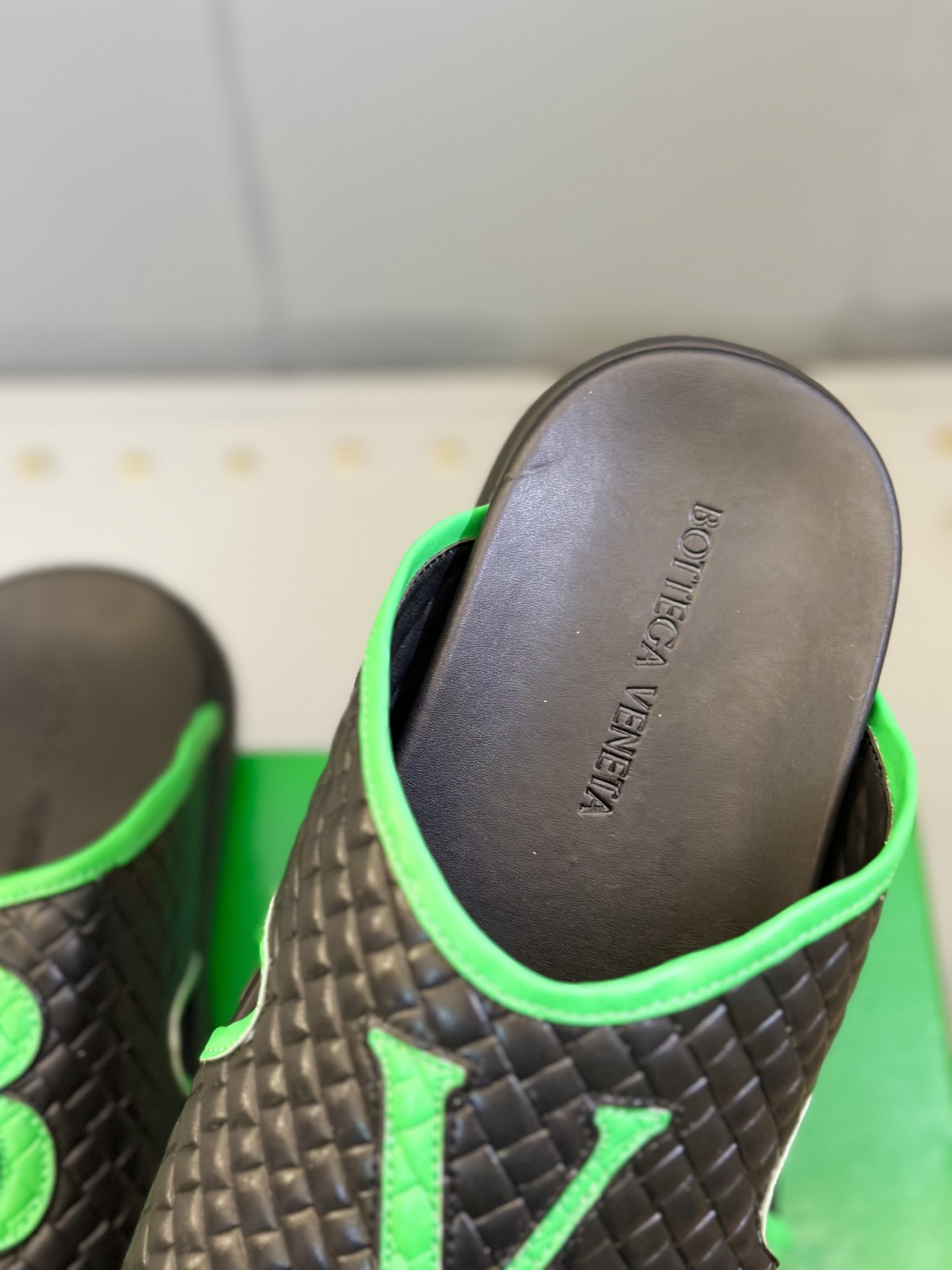 BOTTEGA VENETA Men's Leather Sandals with BV Logo - Street Style Spring/Summer 8 i1742121377639 8138 0 6