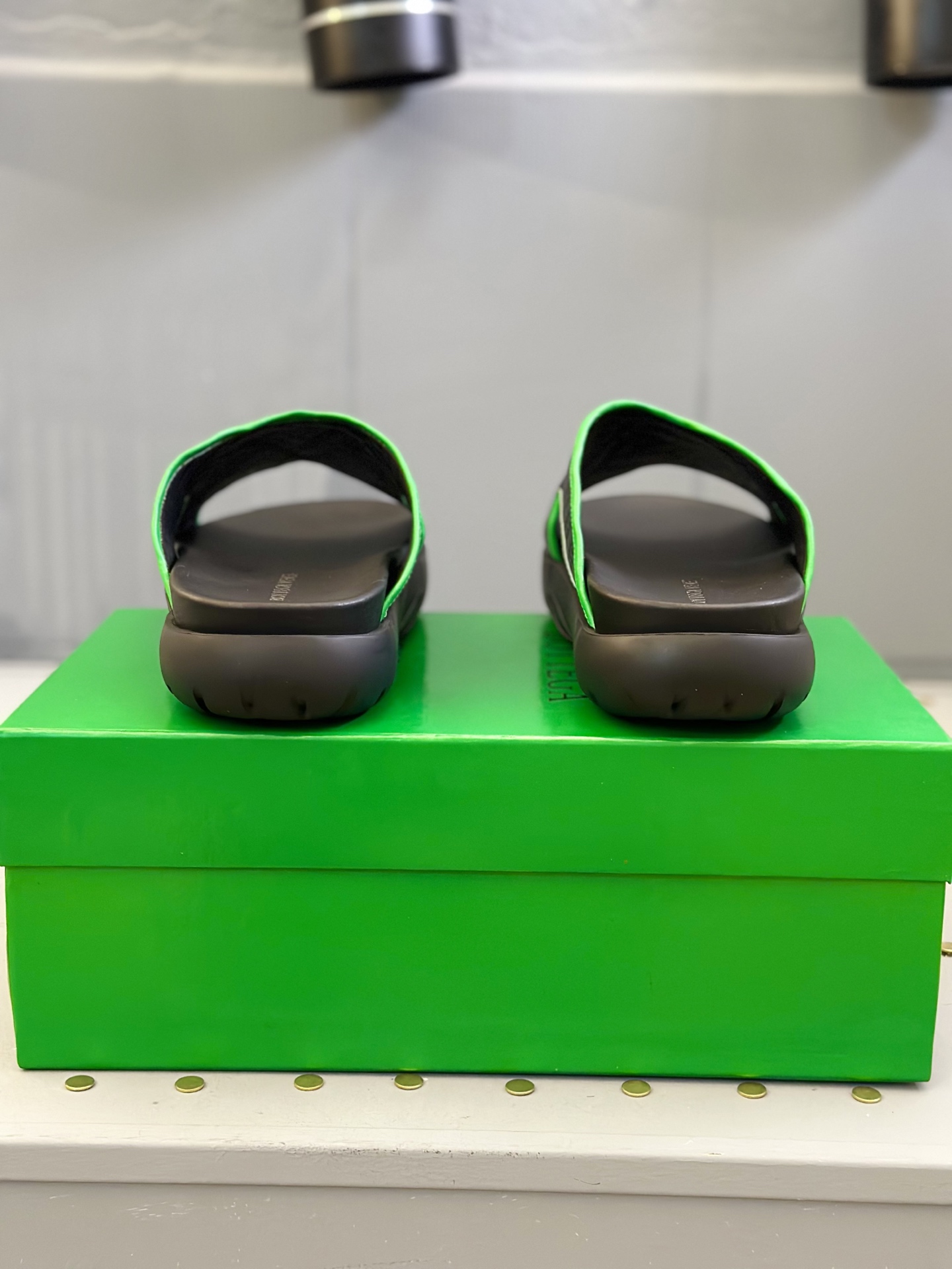 BOTTEGA VENETA Men's Leather Sandals with BV Logo - Street Style Spring/Summer 9 i1742121378000 7651 0 7