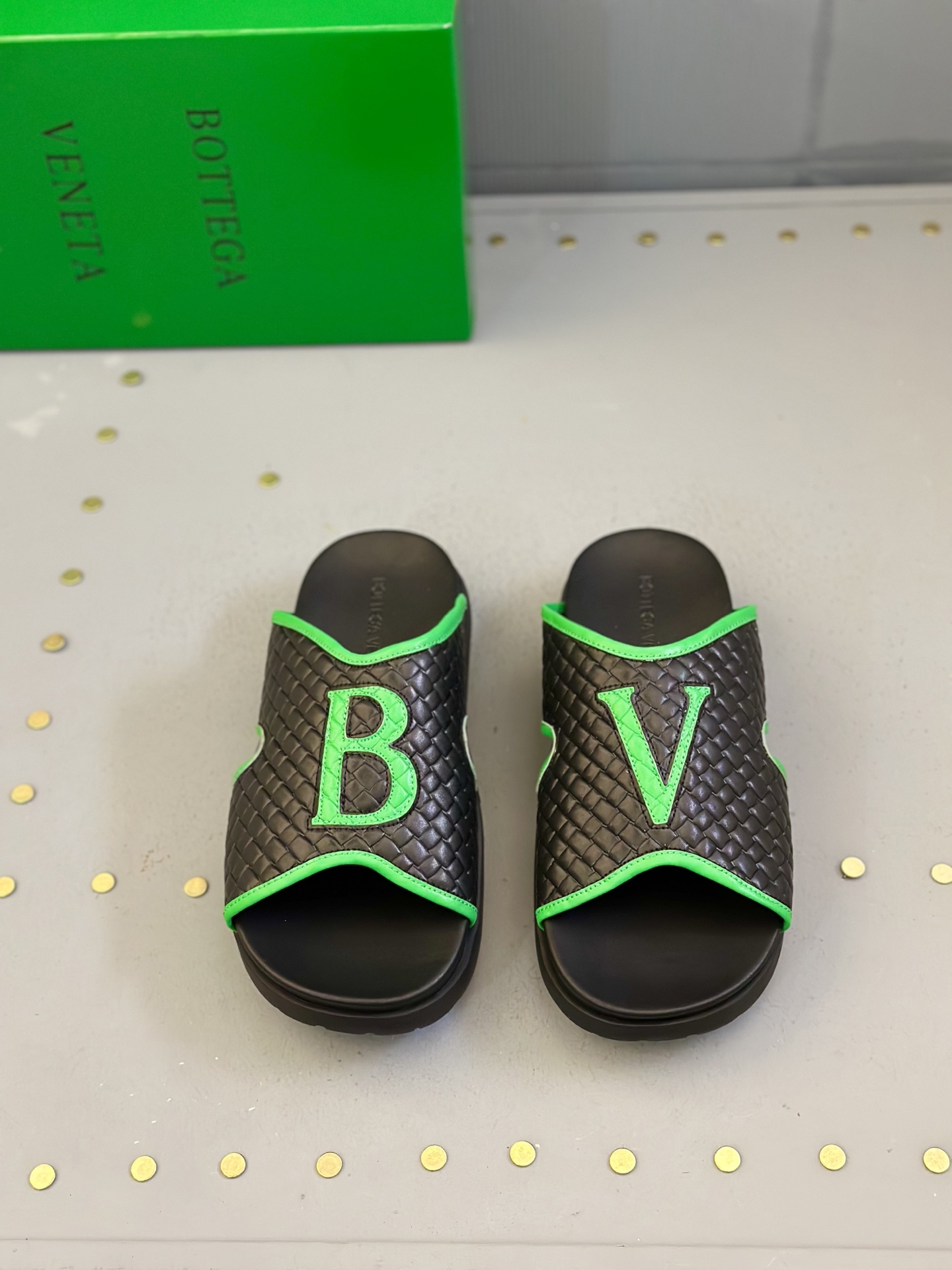 BOTTEGA VENETA Men's Leather Sandals with BV Logo - Street Style Spring/Summer
