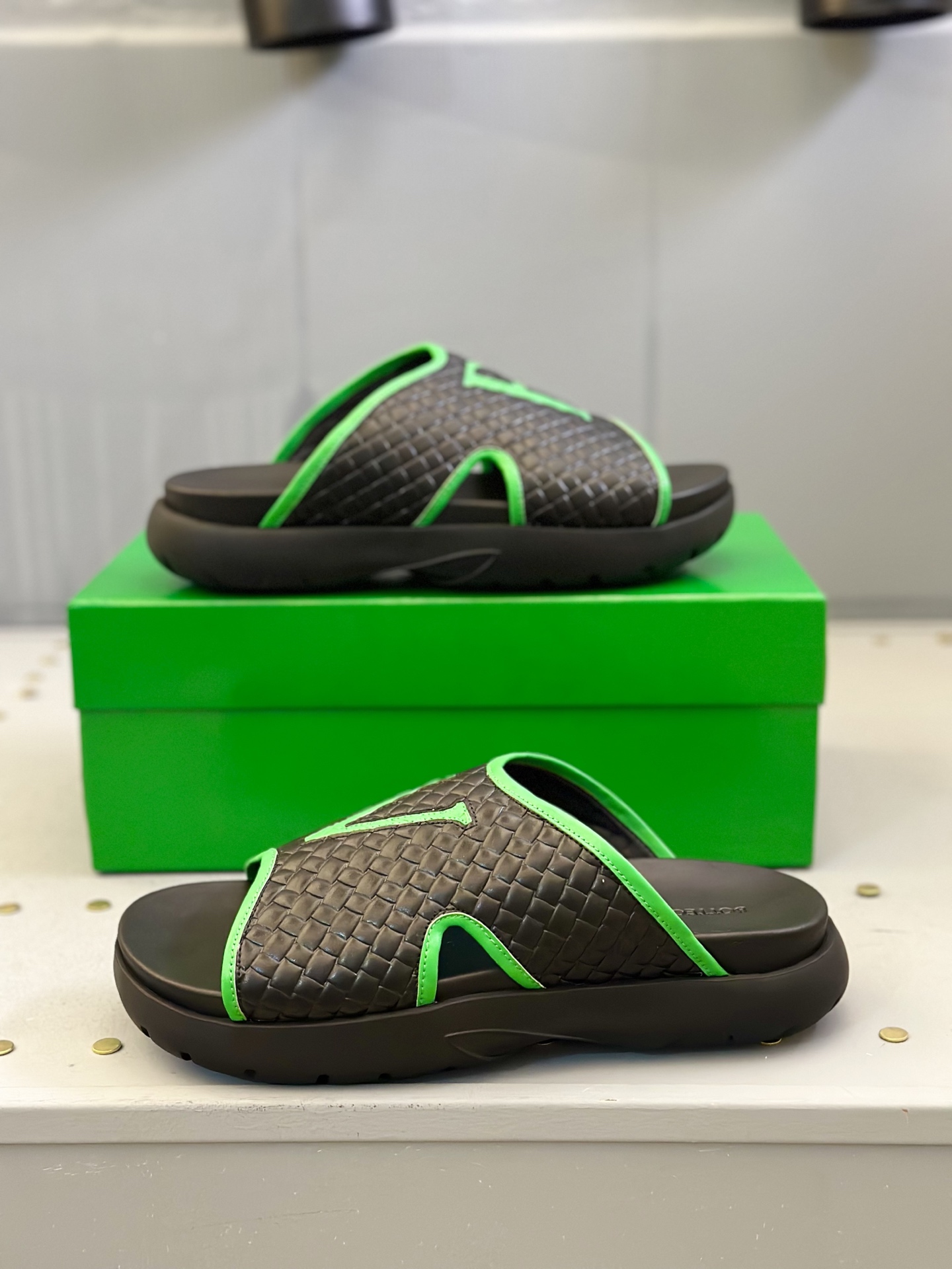 BOTTEGA VENETA Men's Leather Sandals with BV Logo - Street Style Spring/Summer 7 i1742121406950 7086 0 5