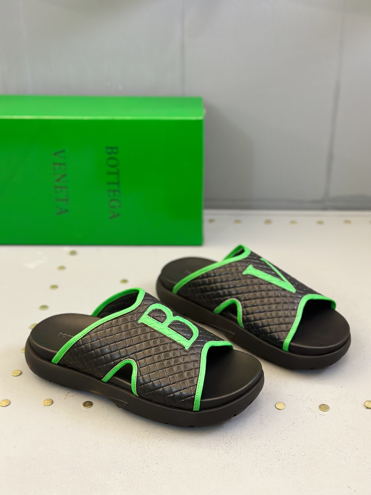 BOTTEGA VENETA Men's Leather Sandals with BV Logo - Street Style Spring/Summer 3 i1742121406981 6434 0 1