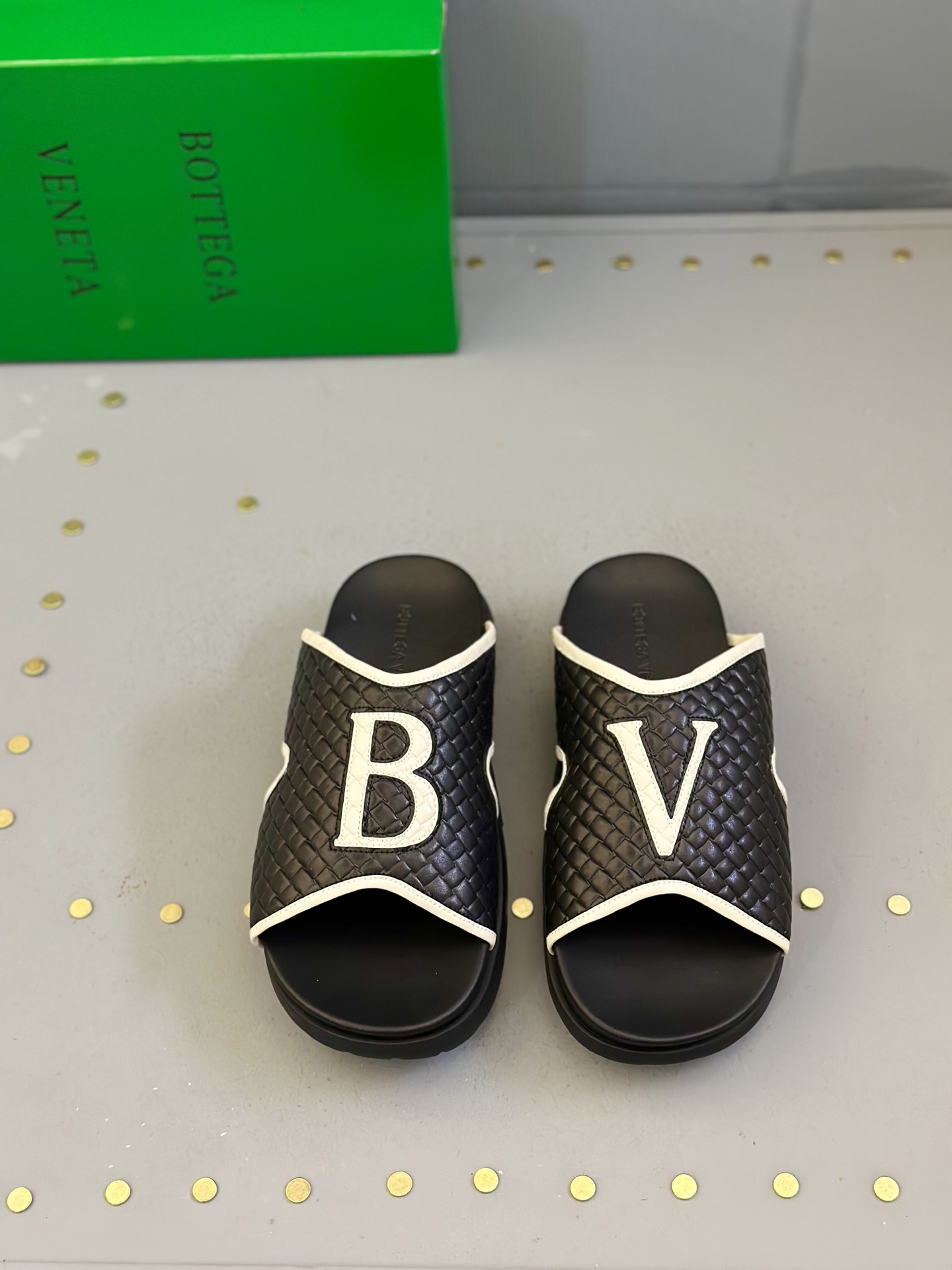Bottega Veneta Men's Leather Quilted Slide Sandals Designer Slippers 2 i1742121410345 5967 0 0