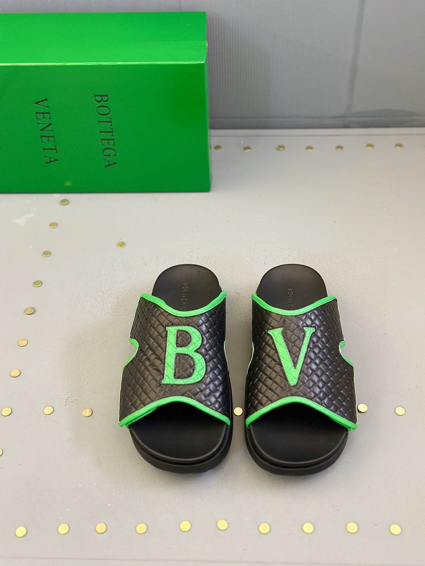 Bottega Veneta Men's BV Leather Slides Sandals - Stylish Summer Essential 2 i1742121465021 8123 0 0