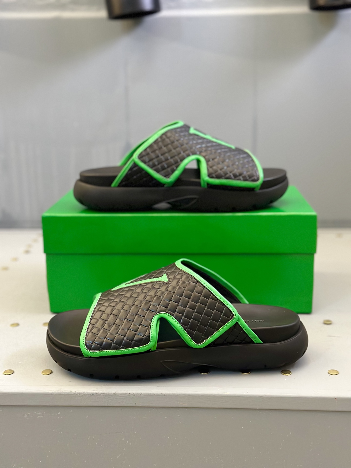 Bottega Veneta Men's BV Leather Slides Sandals - Stylish Summer Essential 7 i1742121483581 127 0 5