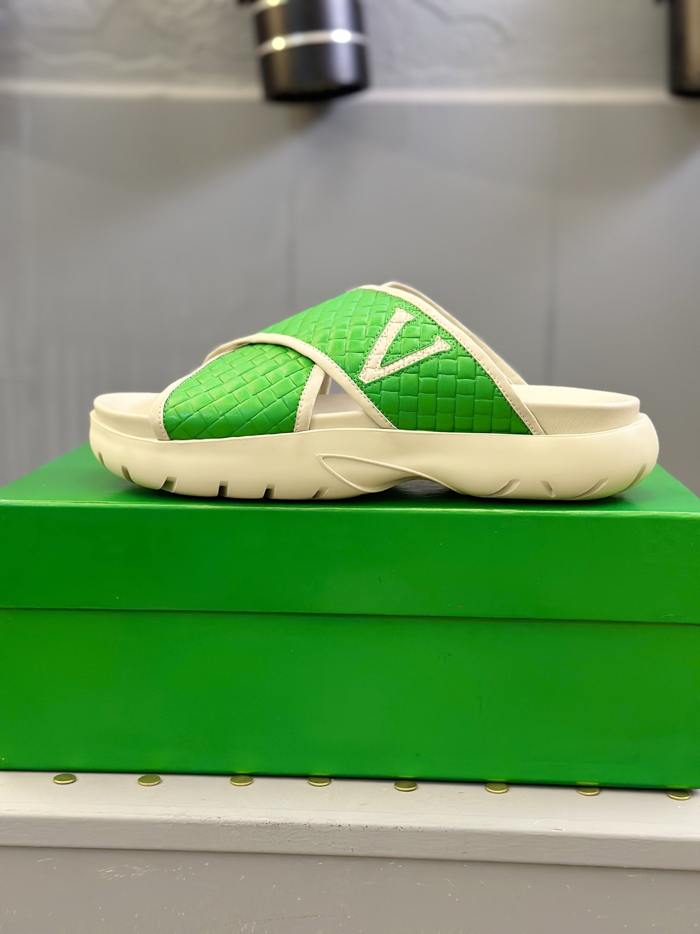 Bottega Veneta Men's Green Leather Crisscross Summer Slides 5 i1742121515034 3757 0 3