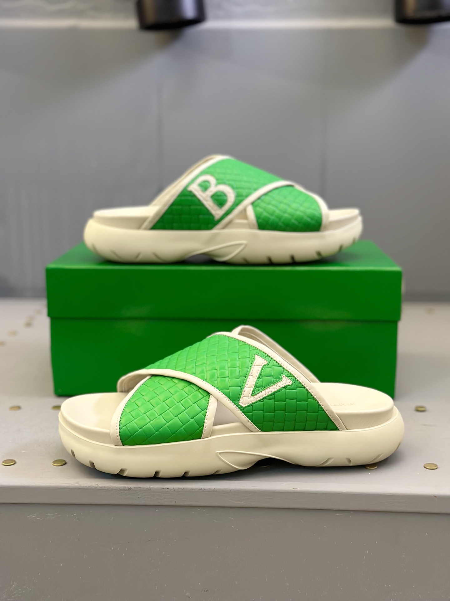 Bottega Veneta Men's Green Leather Crisscross Summer Slides 7 i1742121515072 243 0 5