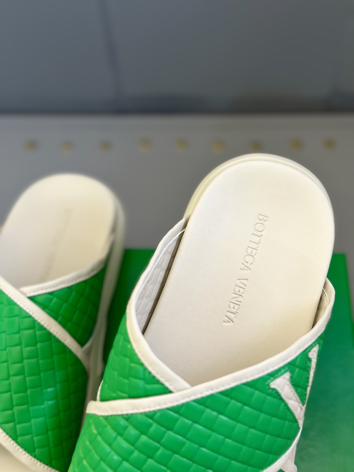 Bottega Veneta Men's Green Leather Crisscross Summer Slides 10 i1742121541362 7548 0 8