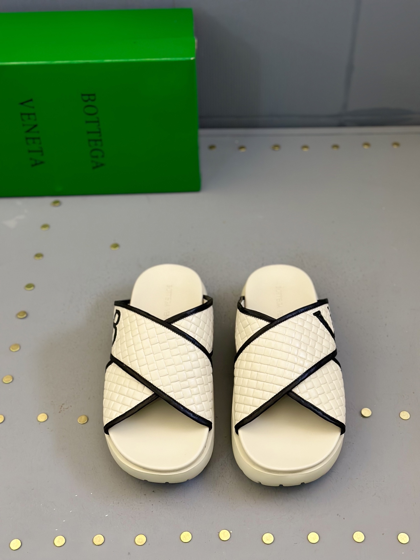 Bottega Veneta Men's Leather Crisscross Sandals - Premium Quality & Comfort 2 i1742121568134 9746 0 0