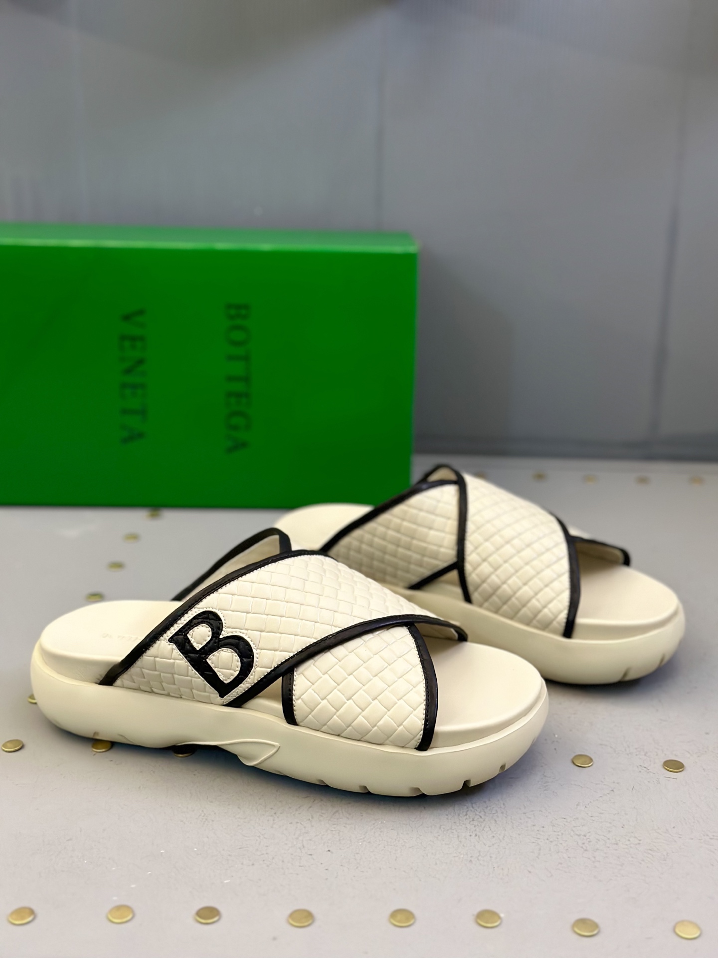Bottega Veneta Men's Leather Crisscross Sandals - Premium Quality & Comfort 3 i1742121568163 5352 0 1