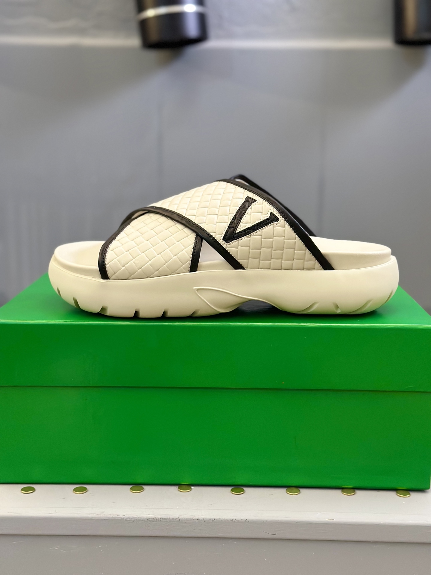 Bottega Veneta Men's Leather Crisscross Sandals - Premium Quality & Comfort 7 i1742121568166 2384 0 5