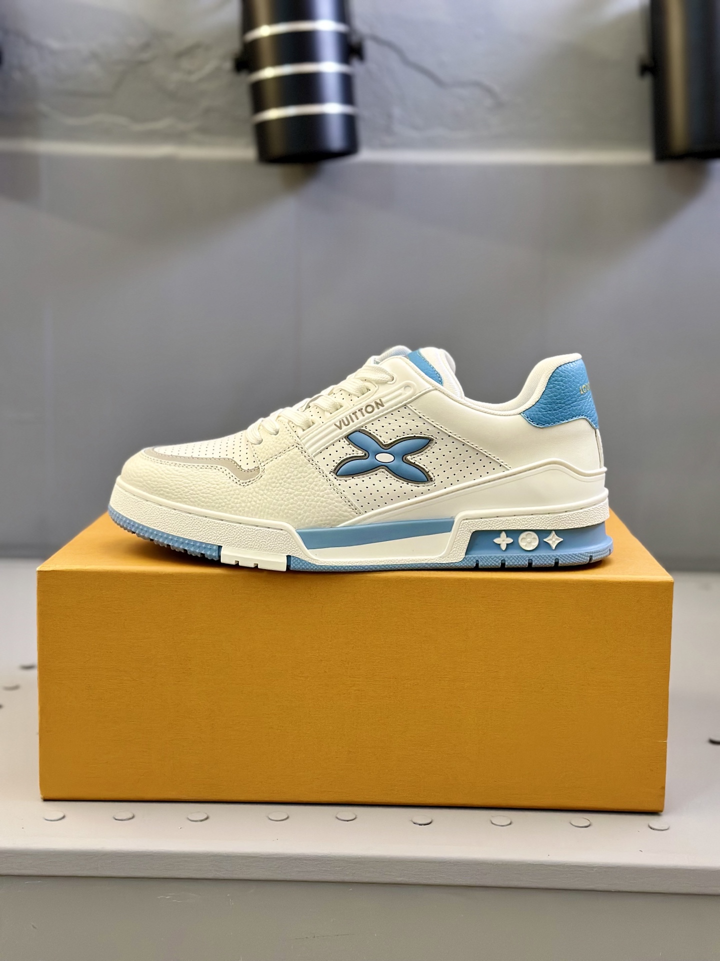 Louis Vuitton Trainer Sneaker: White Leather, Men's Low Top, Sizes 39-44 6 i1743507140266 1988 0 4