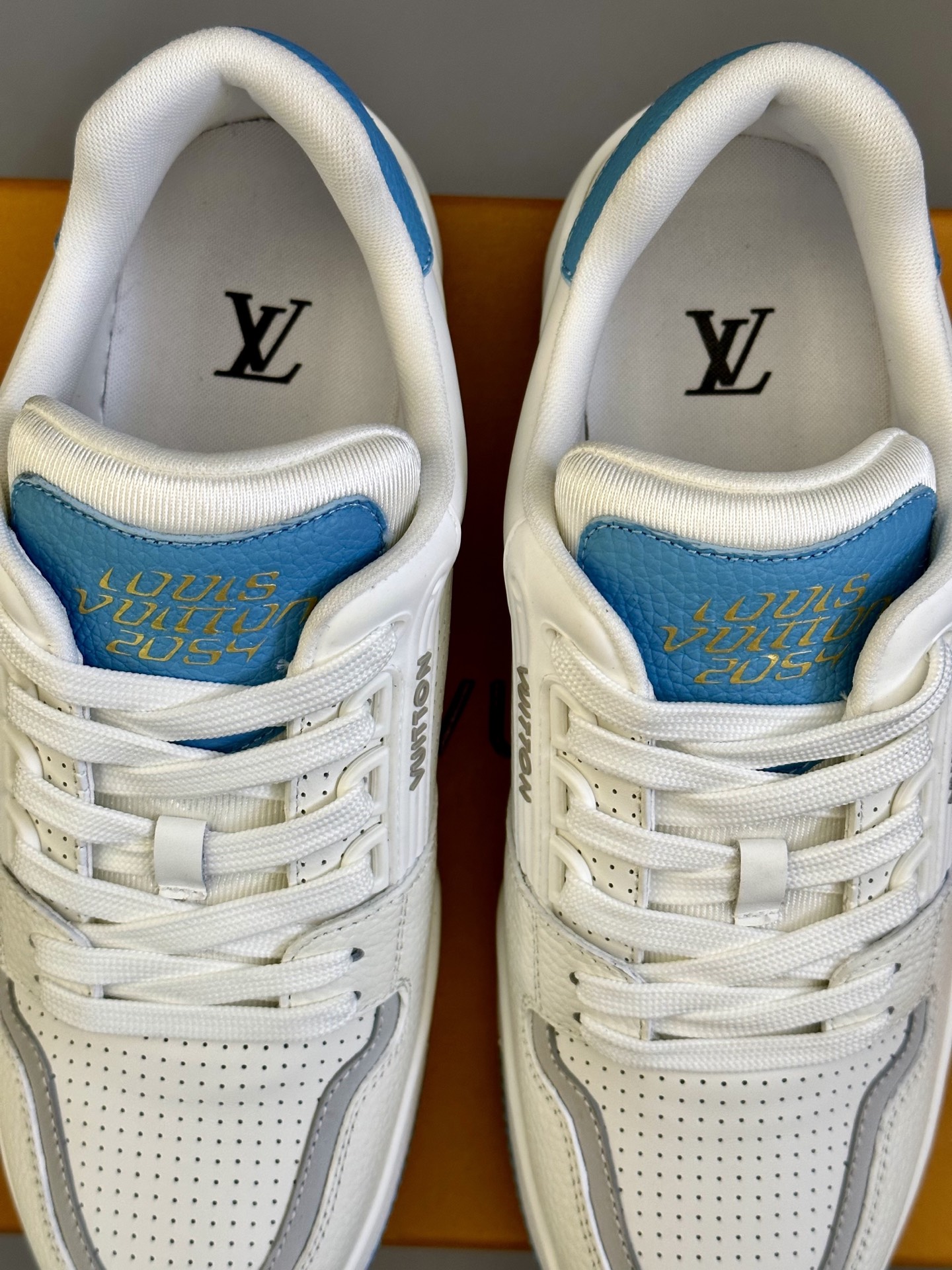 Louis Vuitton Trainer Sneaker: White Leather, Men's Low Top, Sizes 39-44 9 i1743507143053 1891 0 7