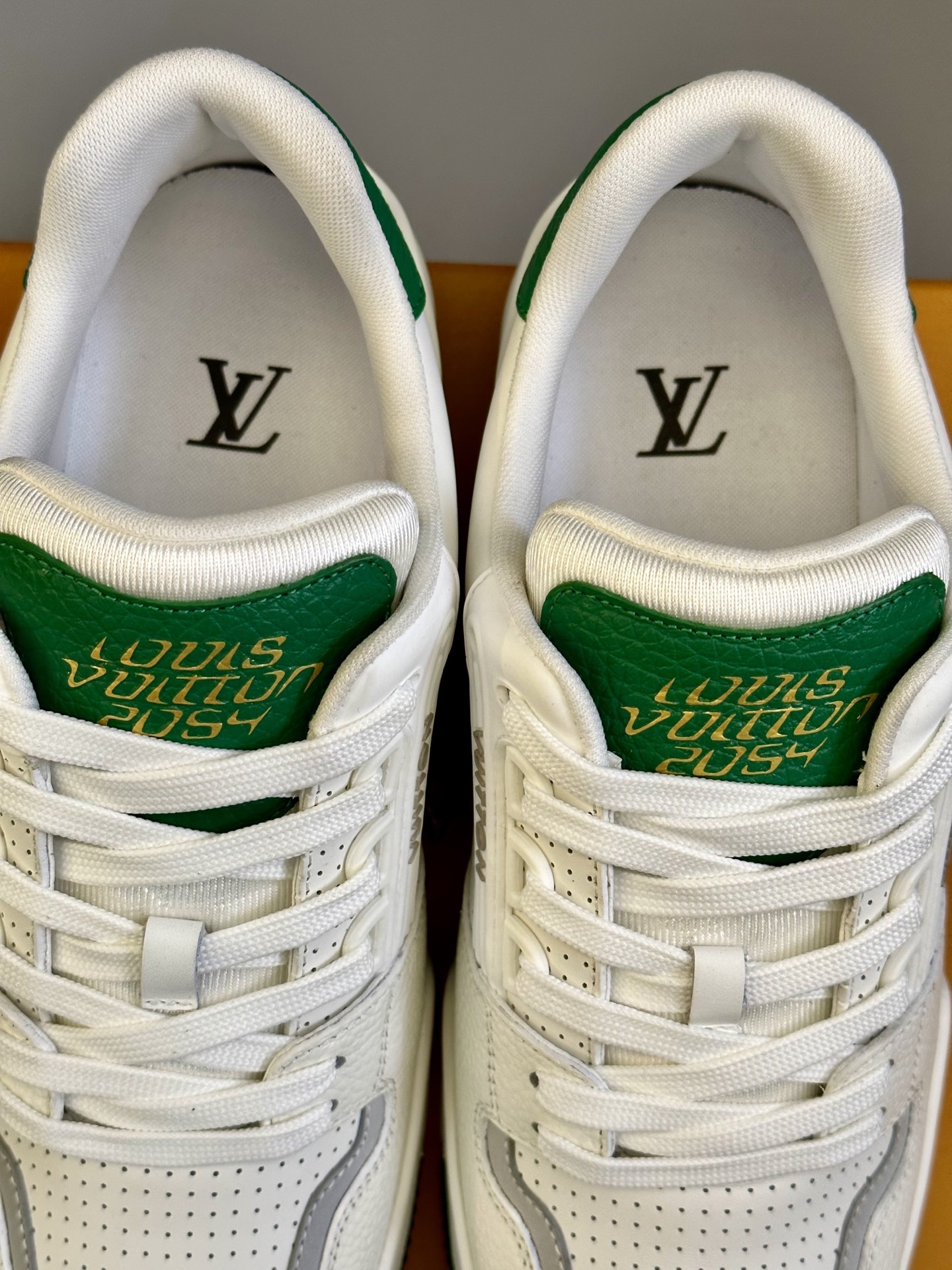Louis Vuitton Trainer Sneaker: White Leather, Virgil Abloh Design, Size 39-44 8 i1743507284717 8676 0 6
