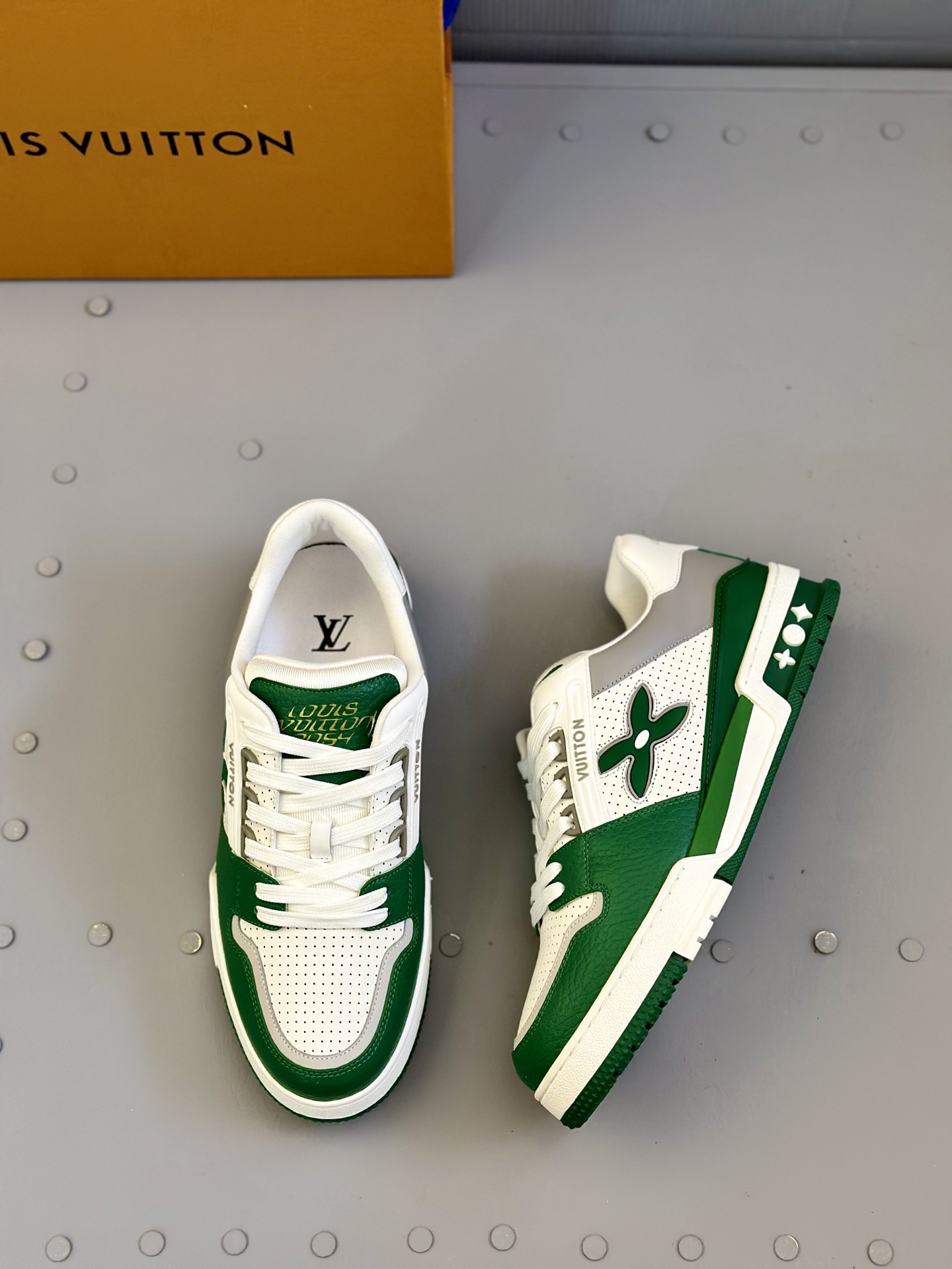 Louis Vuitton Trainer Sneaker Low Green/White Leather, Size 39-44 7 i1743507330598 5719 0 5