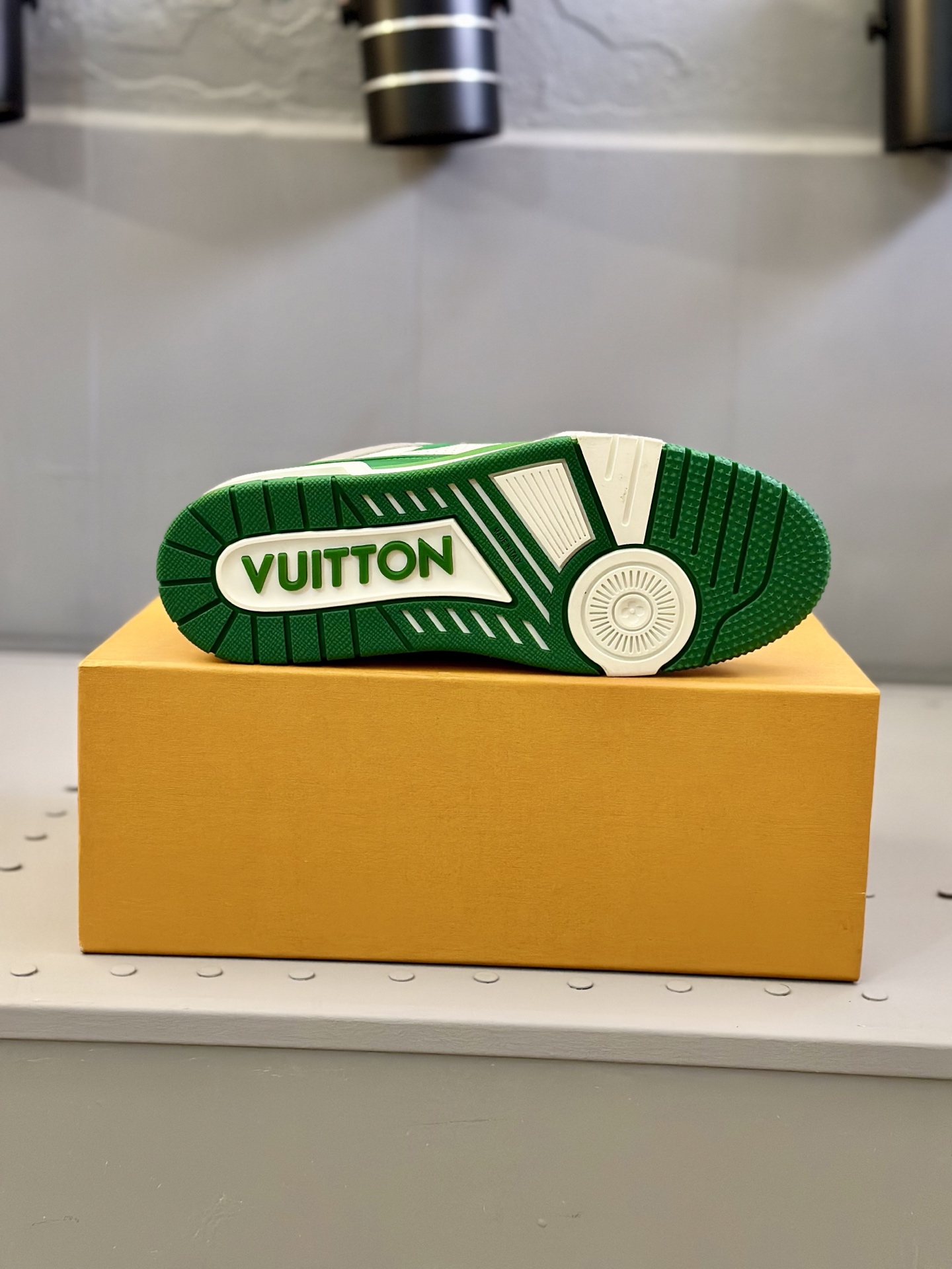 Louis Vuitton Trainer Sneaker Low Green/White Leather, Size 39-44 10 i1743507330642 6002 0 8