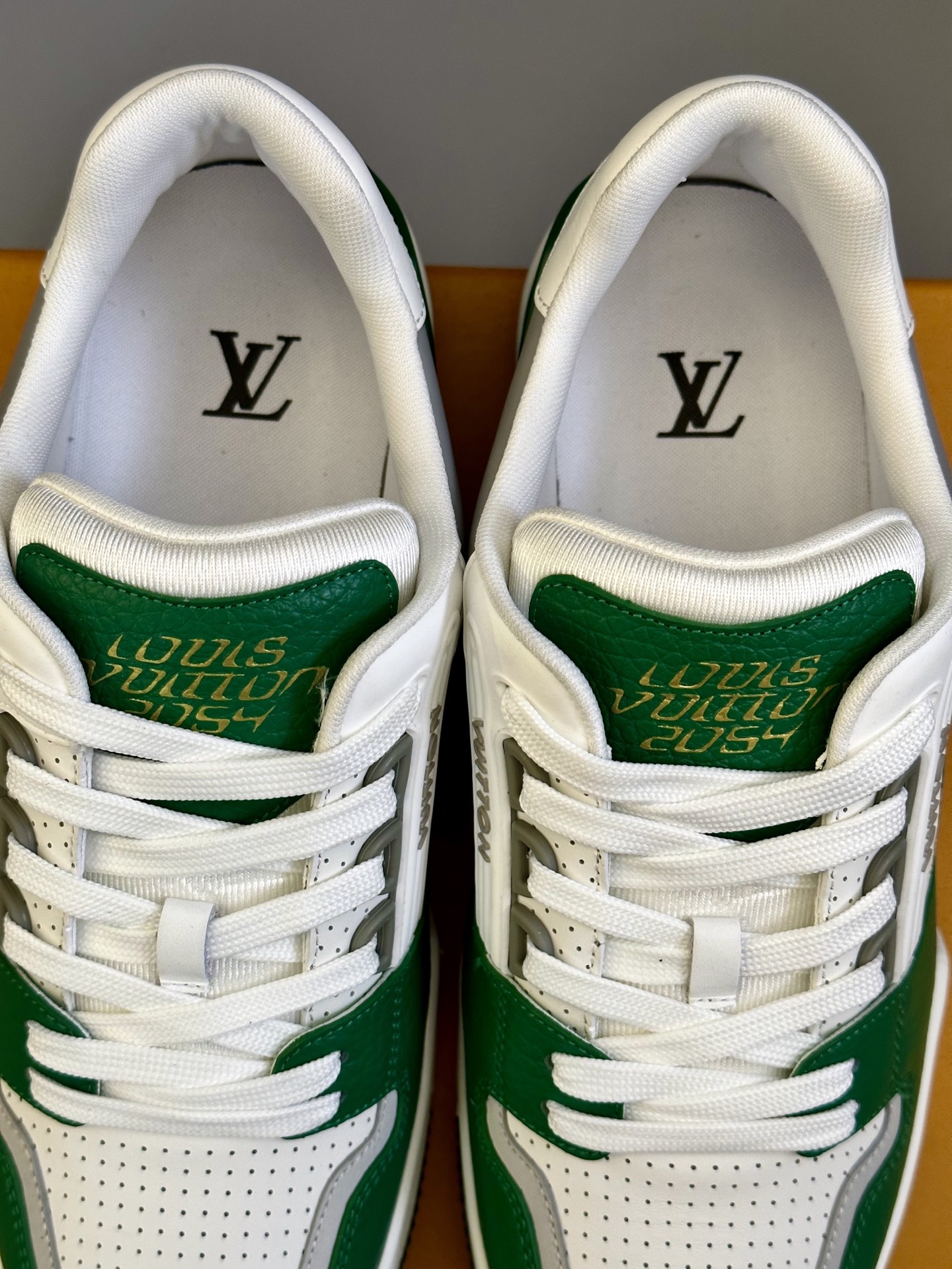Louis Vuitton Trainer Sneaker Low Green/White Leather, Size 39-44 8 i1743507330646 1006 0 6