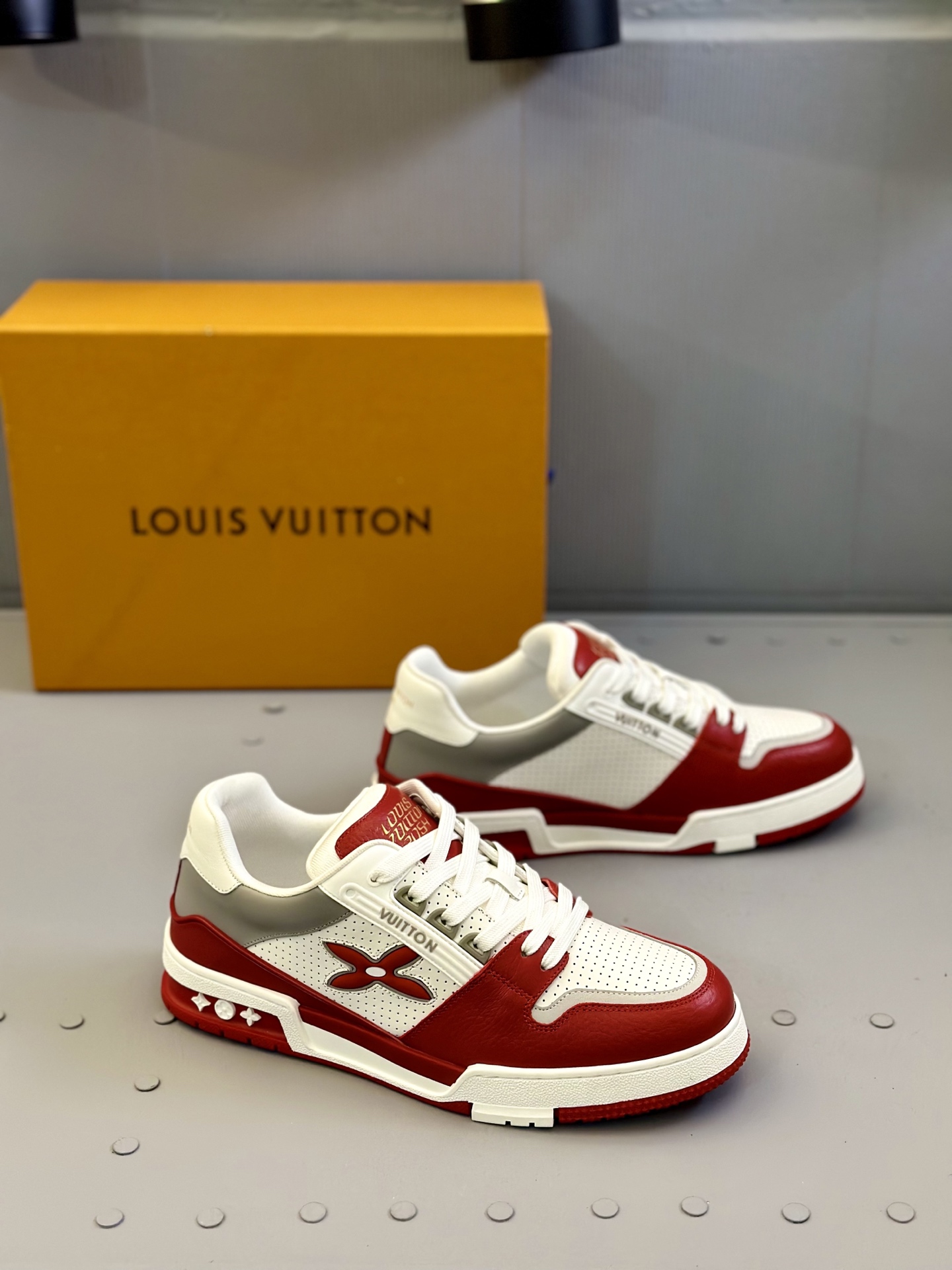 Louis Vuitton Trainer Sneaker Low Red/White Leather, Size 39-44 5 i1743507353660 9280 0 3