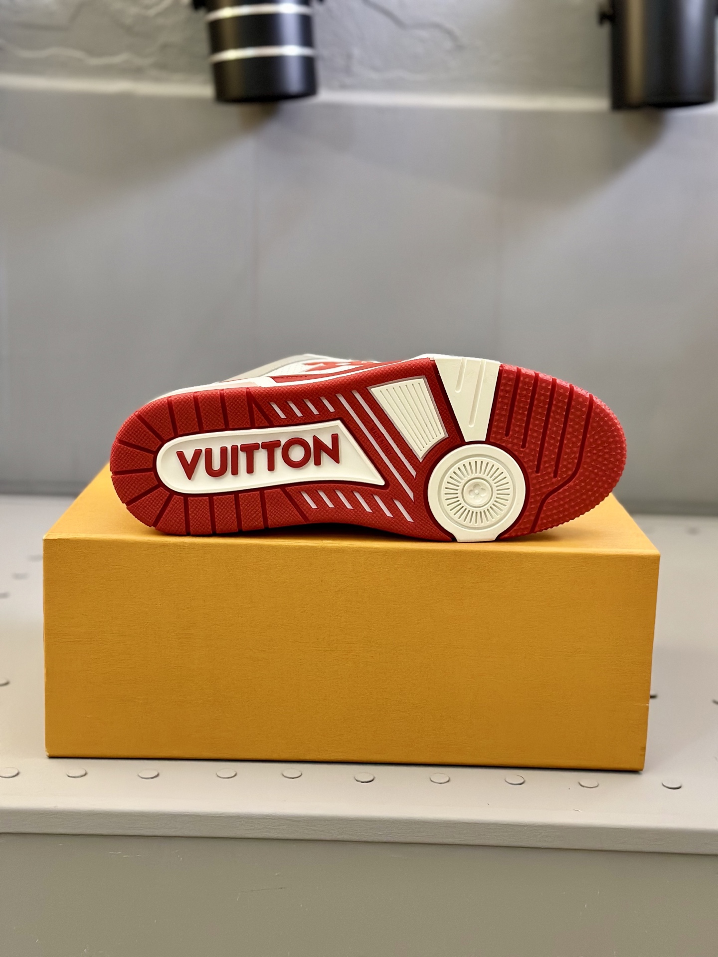 Louis Vuitton Trainer Sneaker Low Red/White Leather, Size 39-44 10 i1743507356861 8557 0 8