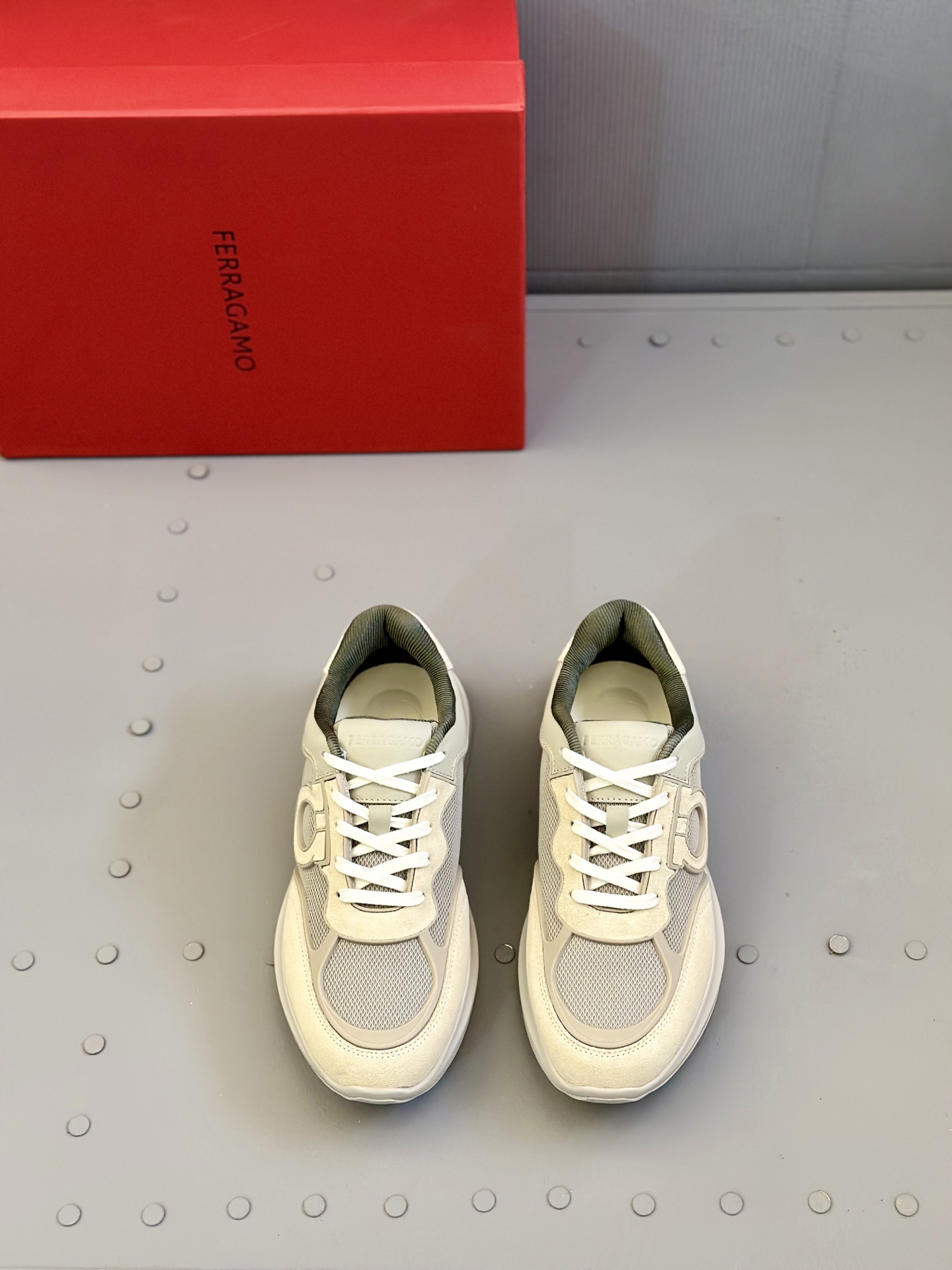 NO:276257,【 Ferragamo】 Ferragamo - High-end quality Original single - Upper original cow reverse velvet leather with breathable mesh cloth, shoe body sewing brand logo - Inner brand canvas, foot pads; water dyed cowhide - Outsole rubber outsole - Ultra-high quality control · Fine workmanship highlight (high-end, noble, grade) Size 38-44 (38 45, custom made),, ferragamo, ferragamo, cowhide19860909【 Ferragamo】菲拉格慕  -高端品质 原单 -鞋面原版牛反绒皮配透气网布、鞋身车缝品牌logo -内里品牌帆布,垫脚；水染牛皮 -大底橡胶大底 -超高品控·做工精细凸显(高端·贵气·档次)Size 38-44（38 45,可订做),,ferragamo,ferragamo,cowhide,Men's shoes