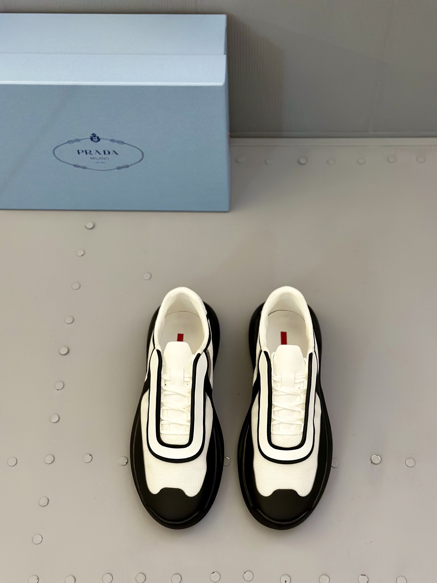 Prada Men's New Casual Sneakers Popular Fashion Sneakers Size 39-44 1 Prada Men's New Casual Sneakers Popular Fashion Sneakers Size 39-44
