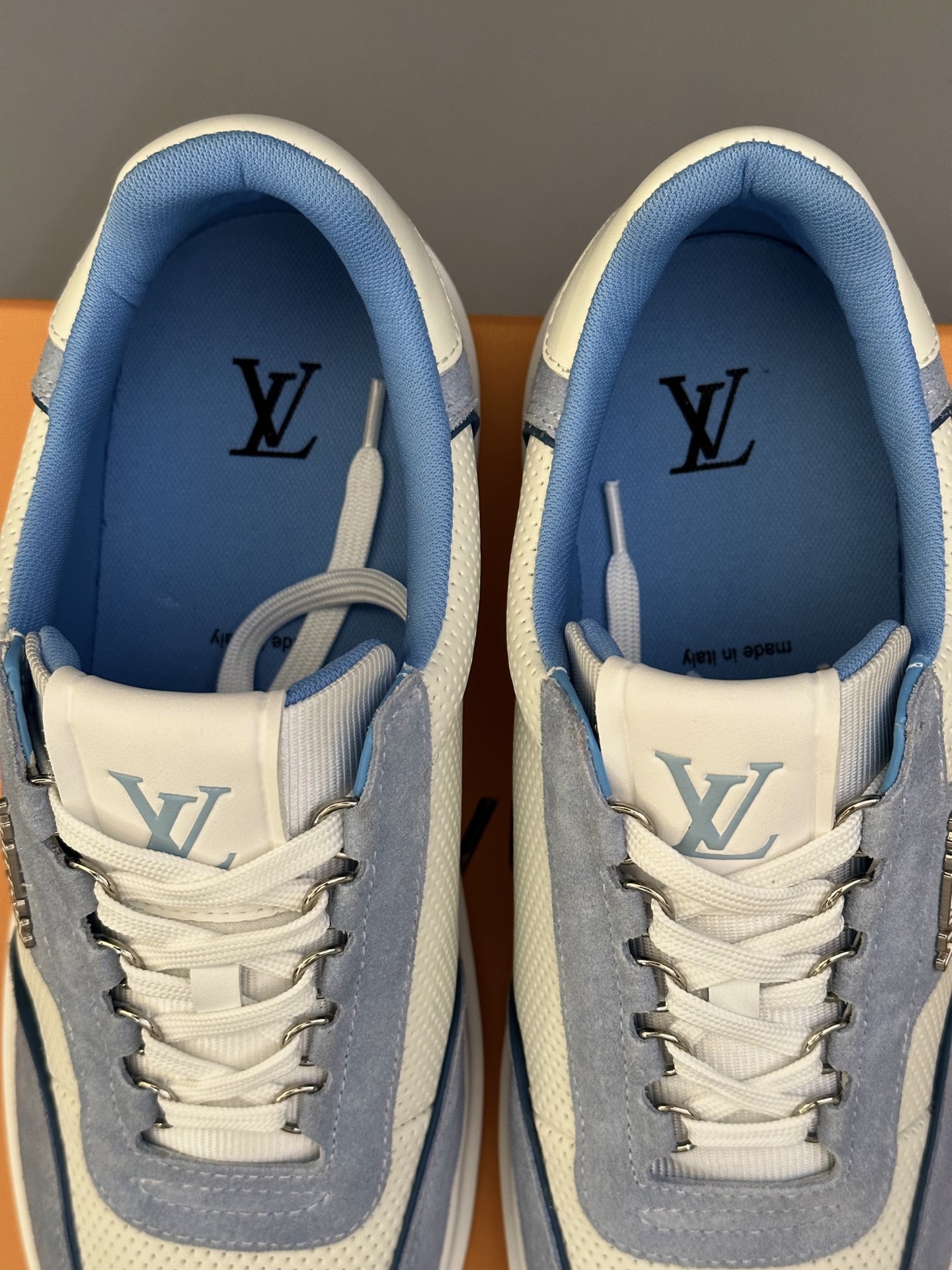 Louis Vuitton Men's Casual Sneakers - Premium Leather, Lightweight TPU Sole 9 i1745665372798 500 0 7
