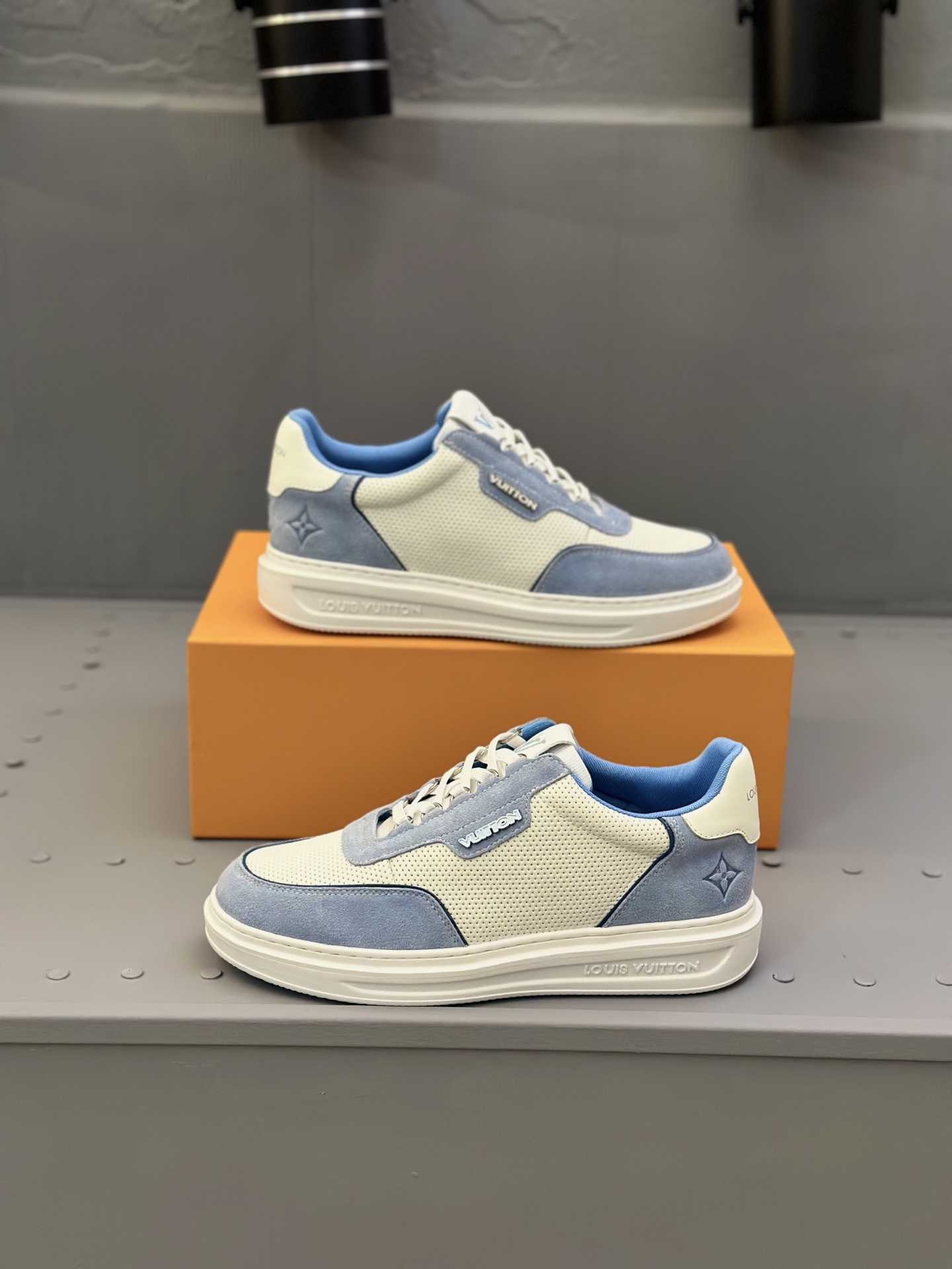 Louis Vuitton Men's Casual Sneakers - Premium Leather, Lightweight TPU Sole 7 i1745665373132 1320 0 5