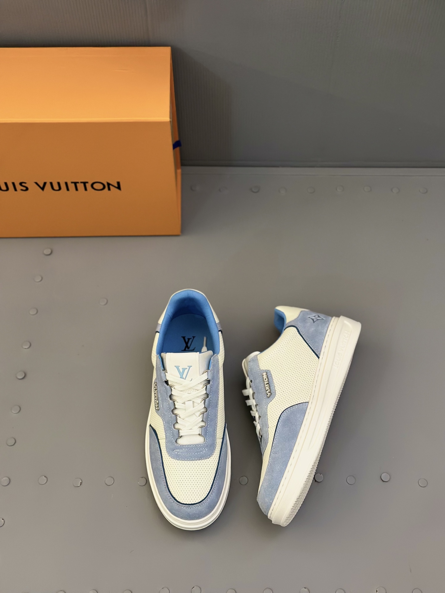 Louis Vuitton Men's Casual Sneakers - Premium Leather, Lightweight TPU Sole 5 i1745665373244 3314 0 3