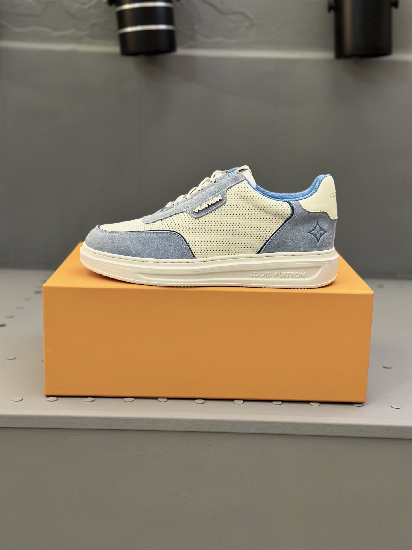 Louis Vuitton Men's Casual Sneakers - Premium Leather, Lightweight TPU Sole 6 i1745665373246 9580 0 4