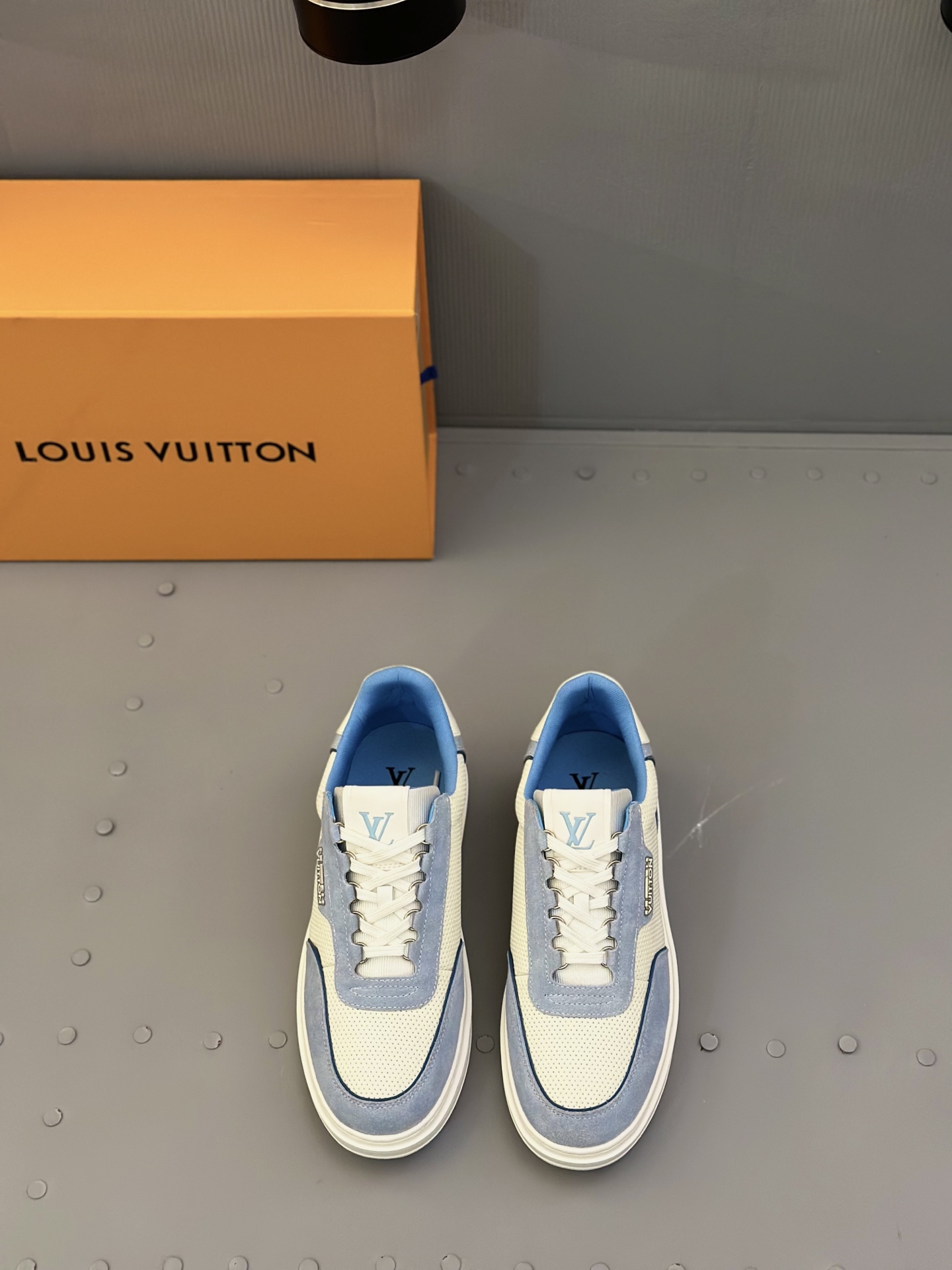 Louis Vuitton Men's Casual Sneakers - Premium Leather, Lightweight TPU Sole 1 Louis Vuitton Men's Casual Sneakers - Premium Leather, Lightweight TPU Sole