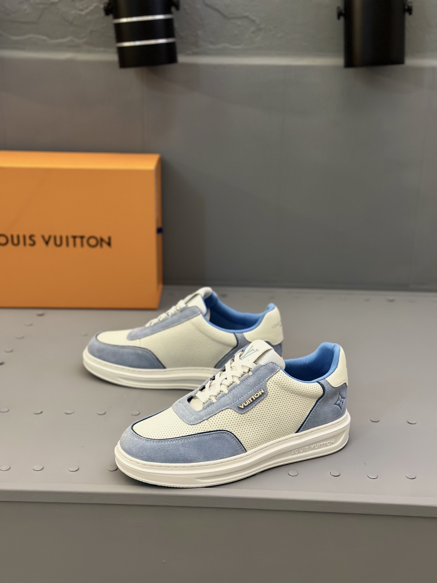 Louis Vuitton Men's Casual Sneakers - Premium Leather, Lightweight TPU Sole 4 i1745665382072 9901 0 2