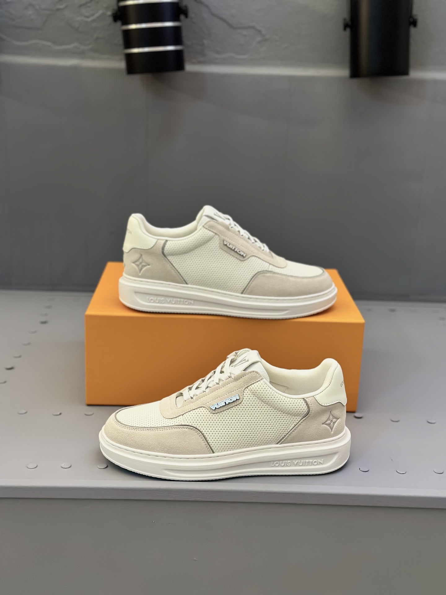 Louis Vuitton Men's White Leather Monogram Lightweight Trainer Sneakers 6 i1745665406753 8676 0 4