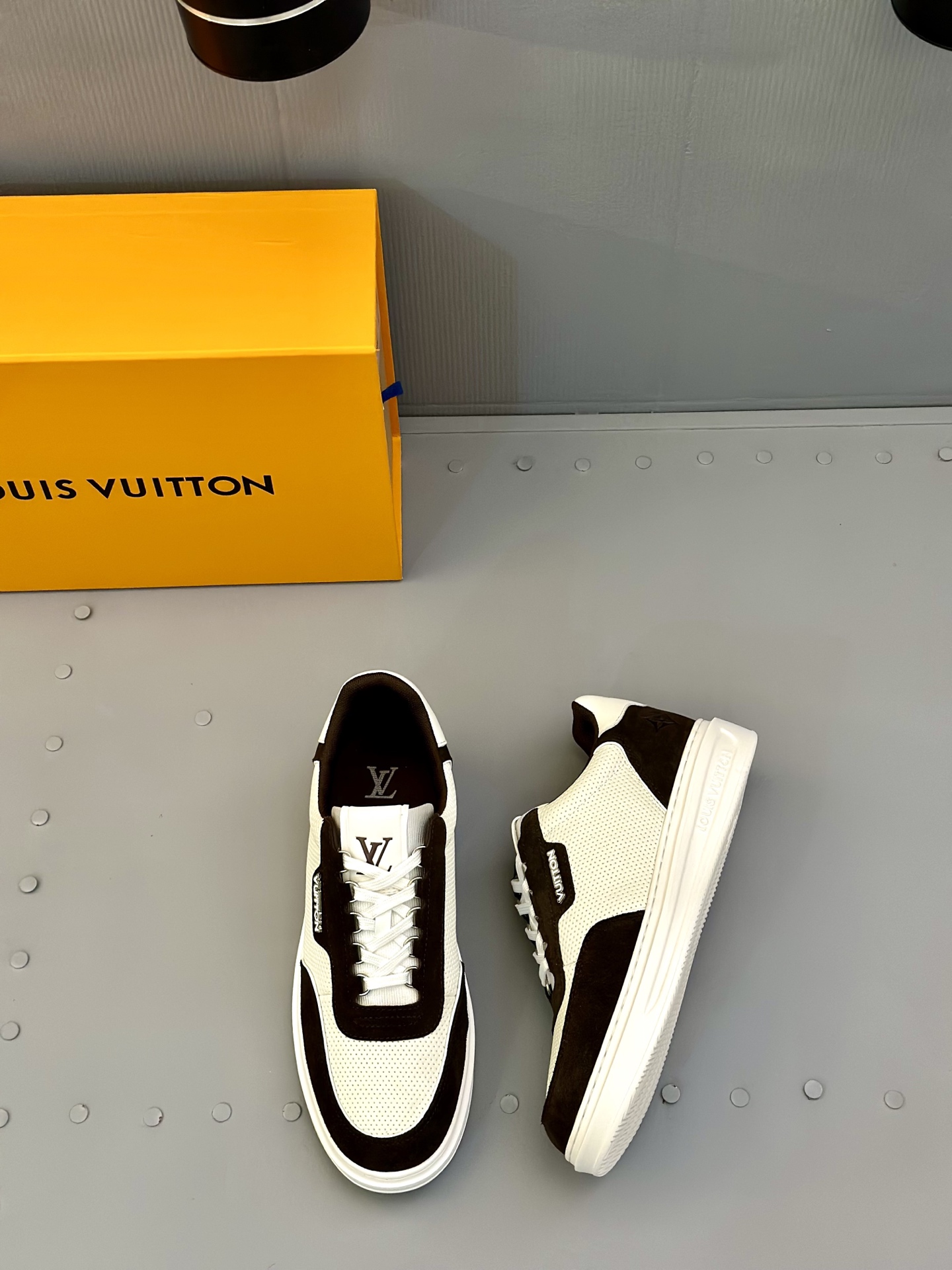 Louis Vuitton Men's Premium Leather Sneakers - Lightweight TPU Sole 4 i1745665446894 2608 0 2