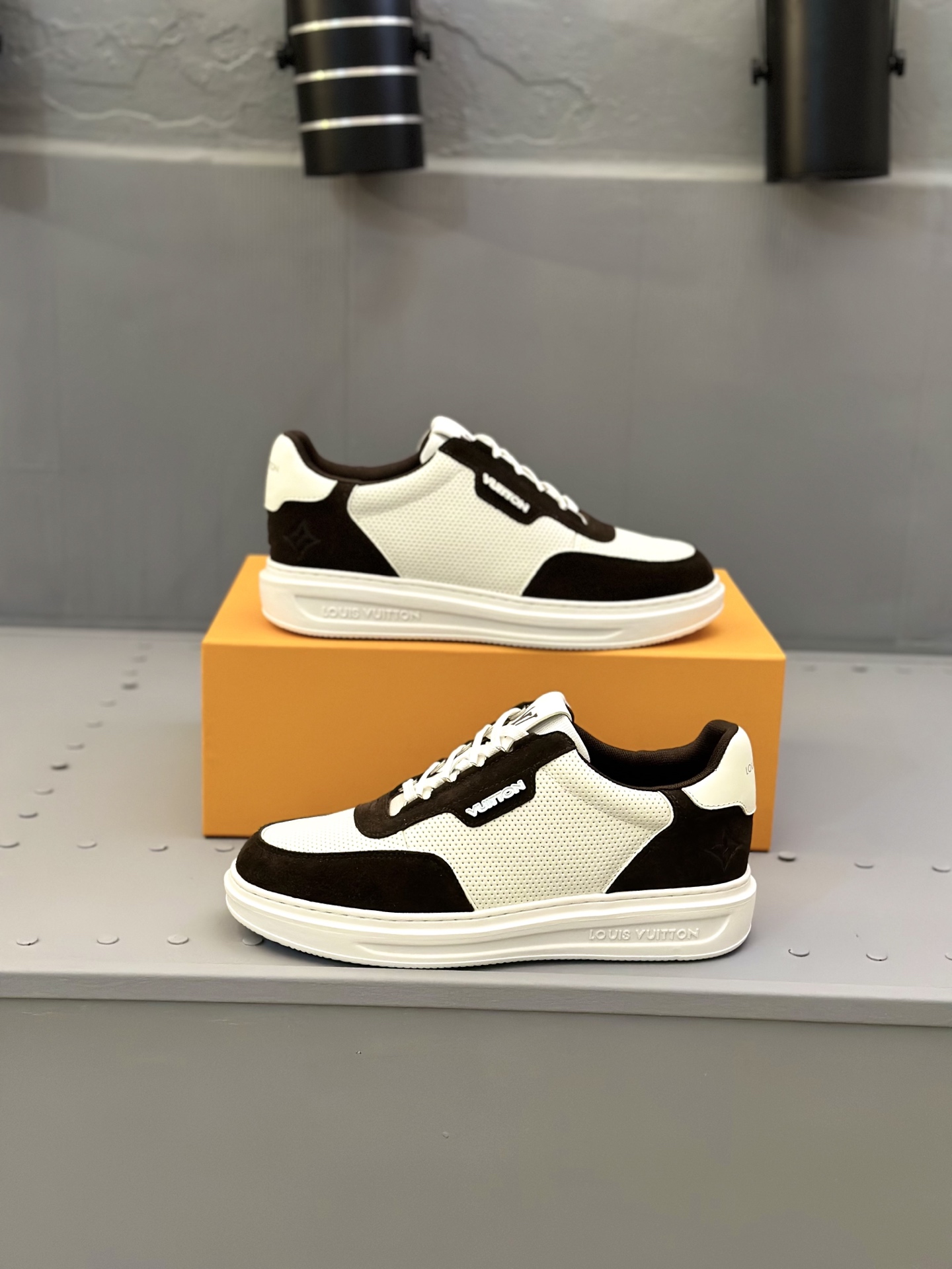 Louis Vuitton Men's Premium Leather Sneakers - Lightweight TPU Sole 6 i1745665447517 585 0 4